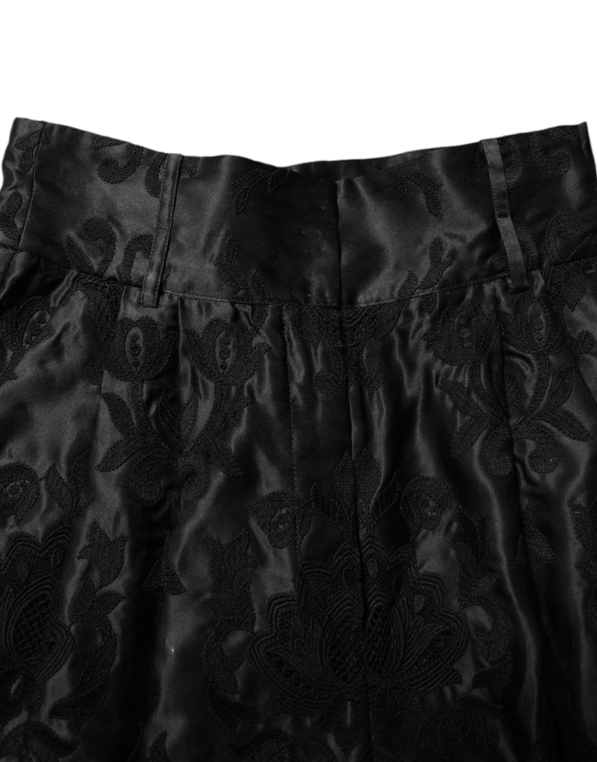 Shorts en soie noirs Dolce & Gabbana à broderie florale haute taille, détail élégant et sophistiqué.