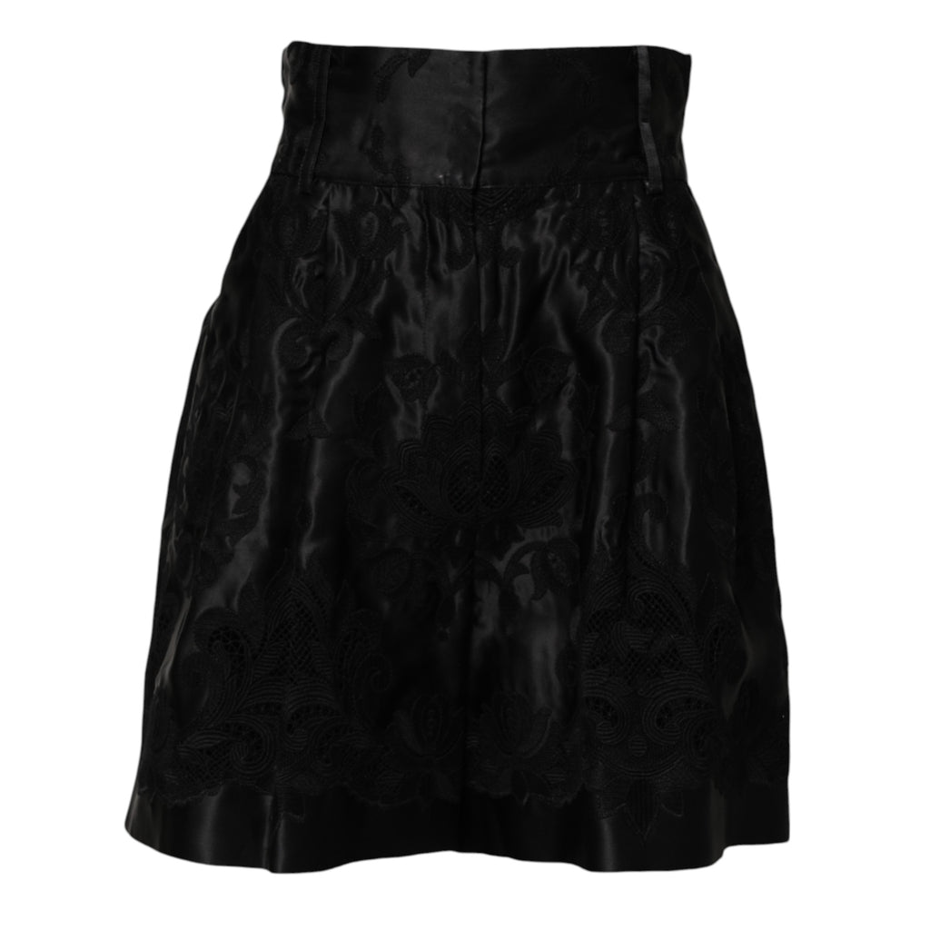 Shorts en soie noirs Dolce & Gabbana avec broderie florale et taille haute, élégants et sophistiqués.