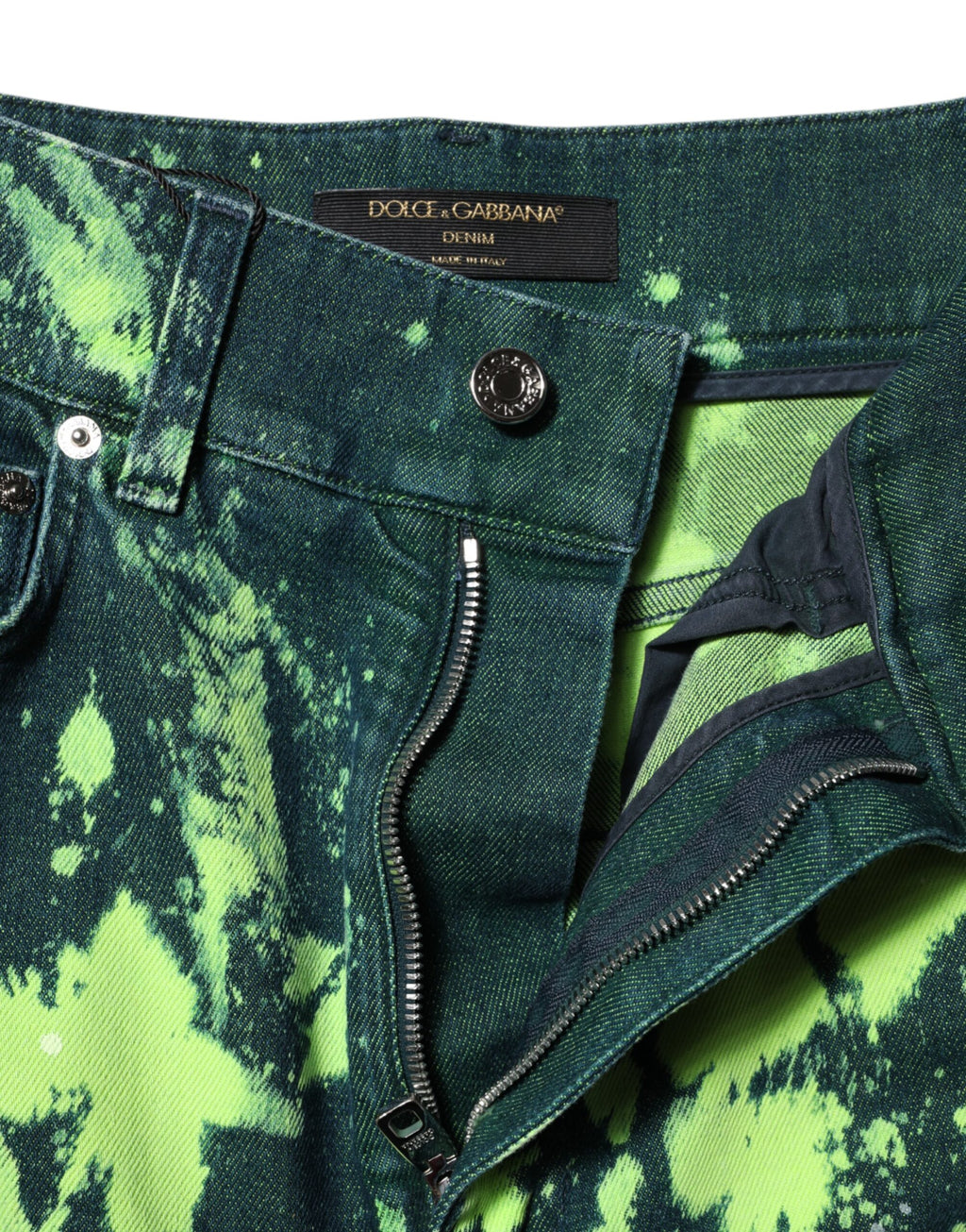 Jeans en jean à taille haute Dolce & Gabbana avec éclaboussures de couleur verte, style décontracté et tendance.