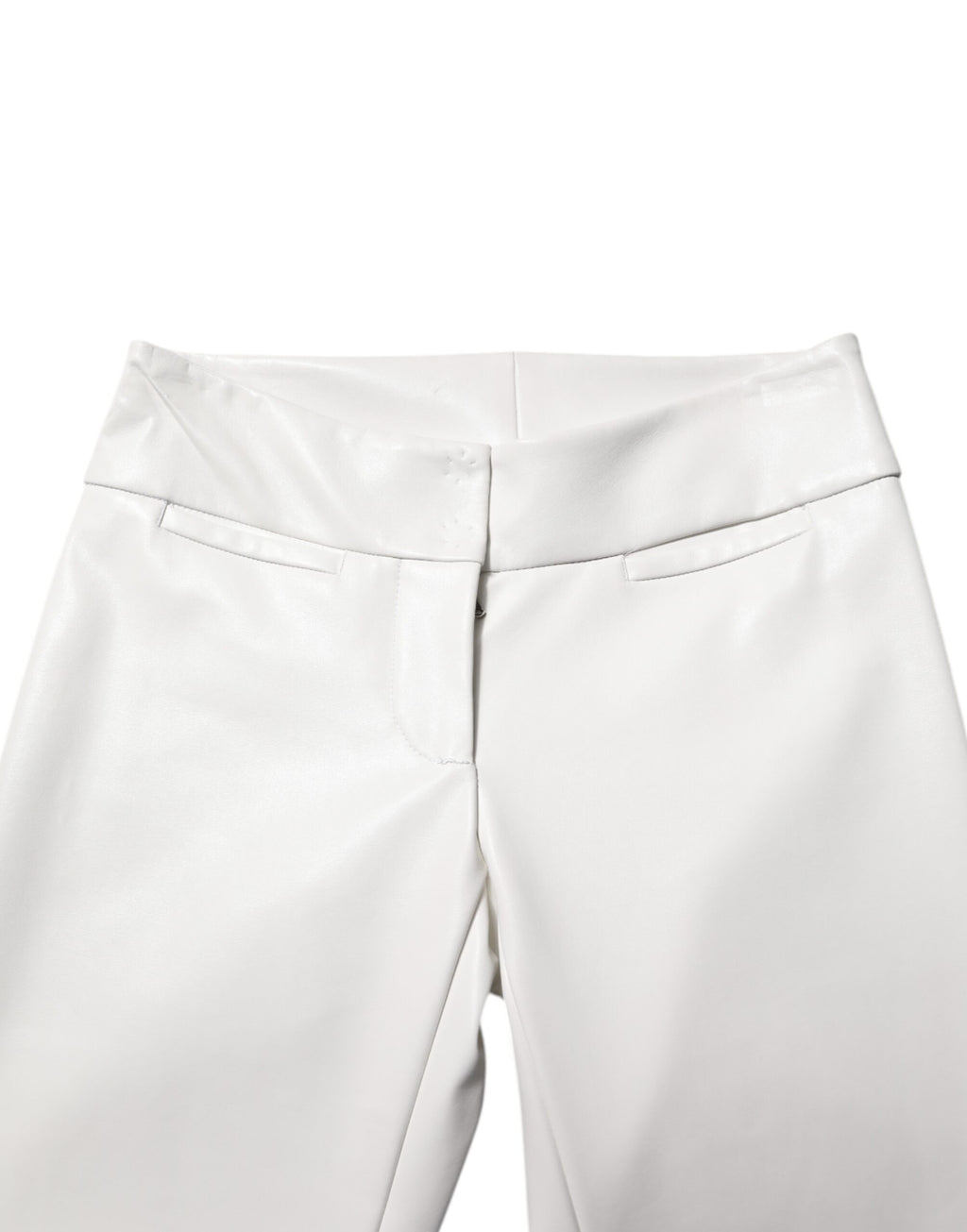 Pantalons blancs en polyuréthane taille haute et coupe tapered de Dolce & Gabbana, visibles en gros plan.