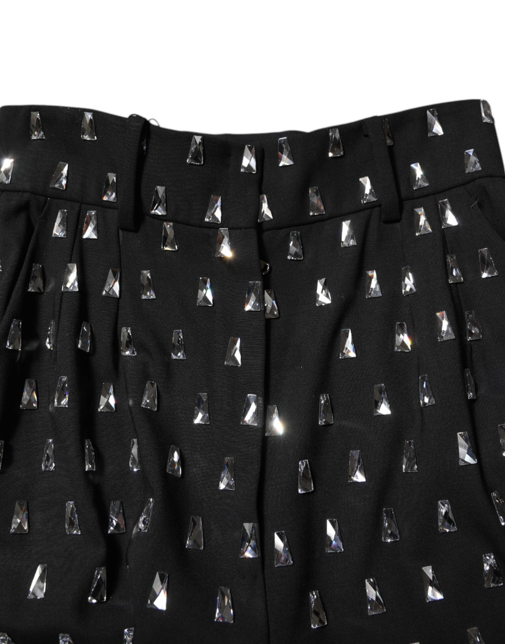 Pantalons larges noirs Dolce & Gabbana ornementés de cristaux brillants, élégants et sophistiqués, visibles en détail dans l'image.