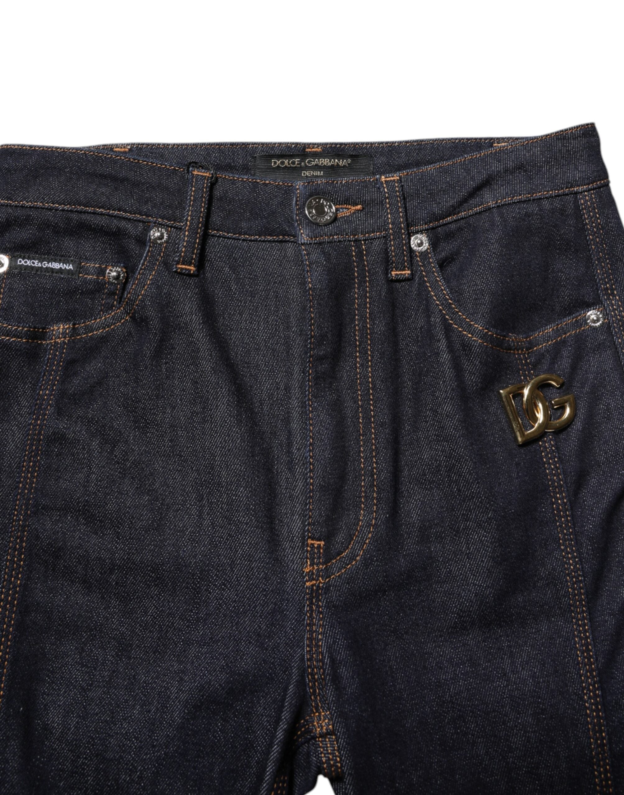 Jeans bootcut en coton noir Dolce & Gabbana, taille moyenne, coupe ajustée, visible détails de couture et bouton.