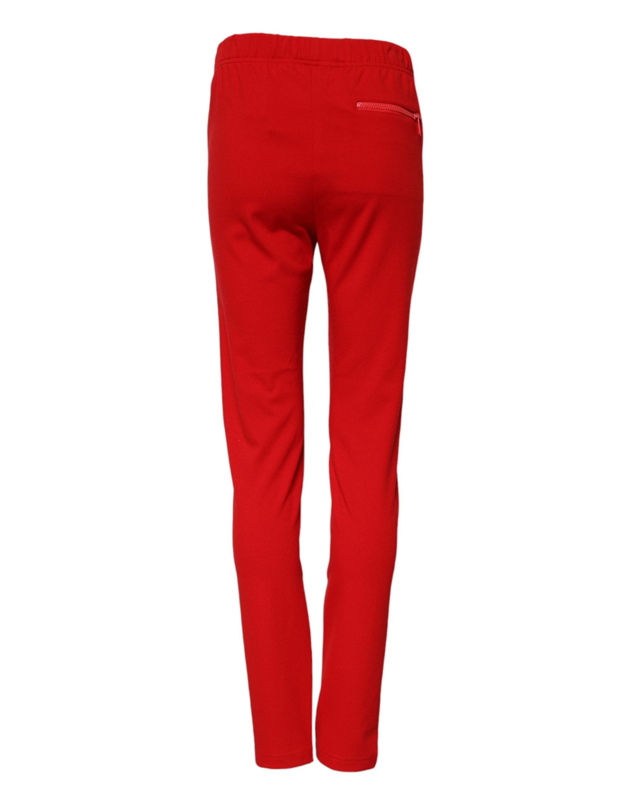 Pantalon rouge Dolce & Gabbana à taille moyenne, coupe slim et ajustée, en tissu élégant et moderne.