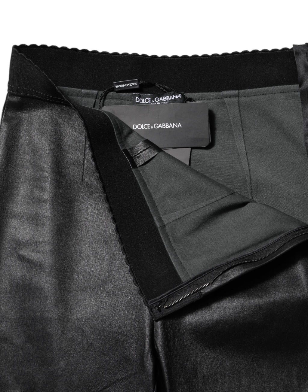 Pantalons en cuir noir avec taille élastique de Dolce & Gabbana, style élégant et moderne, visibles sur l'image.