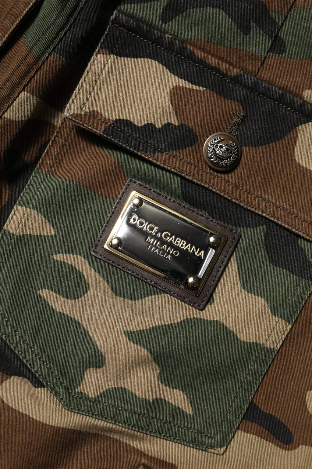 Pantalon cargo camouflage multicolore Dolce & Gabbana, style décontracté avec poches latérales et motif coloré.