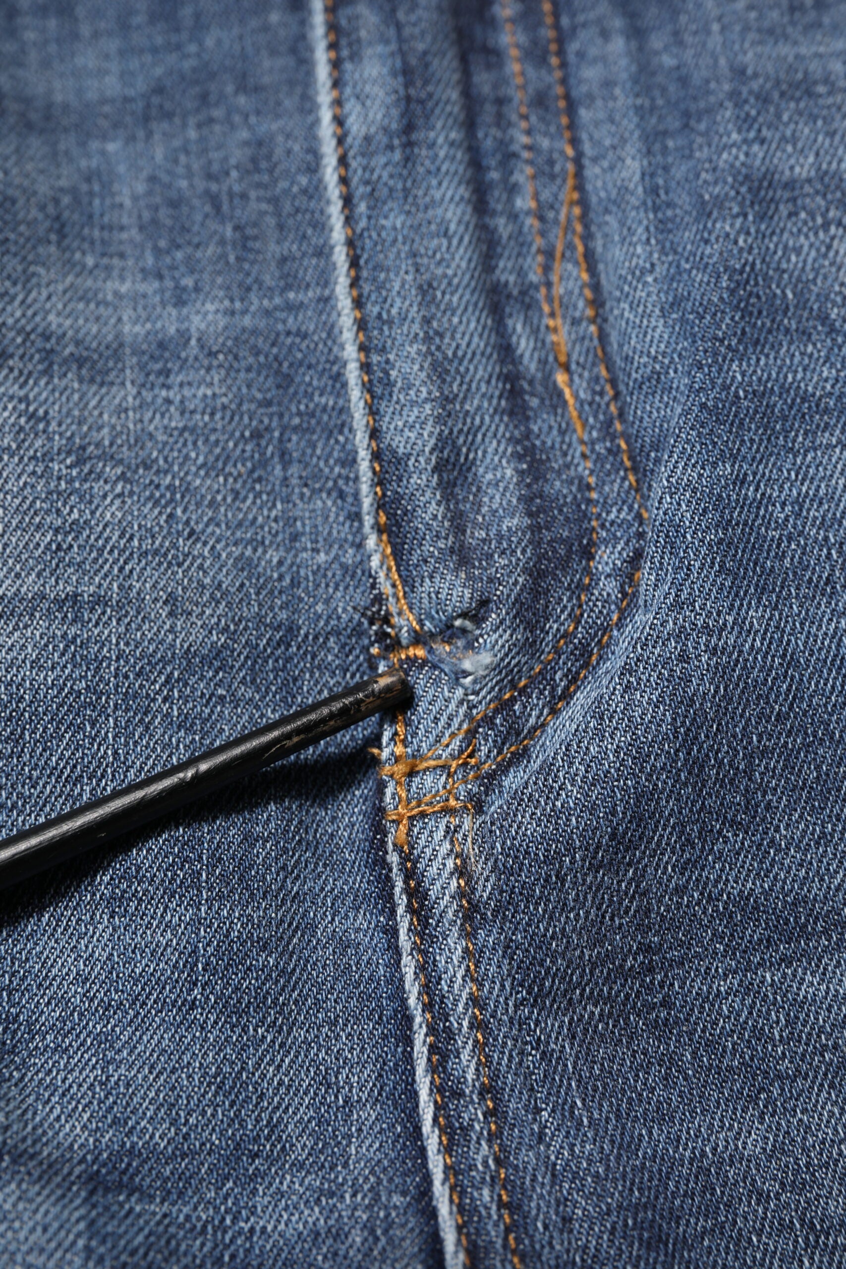 Jeans skinny en denim bleu à taille haute Dolce & Gabbana en coton avec poches avant et détails élégants.