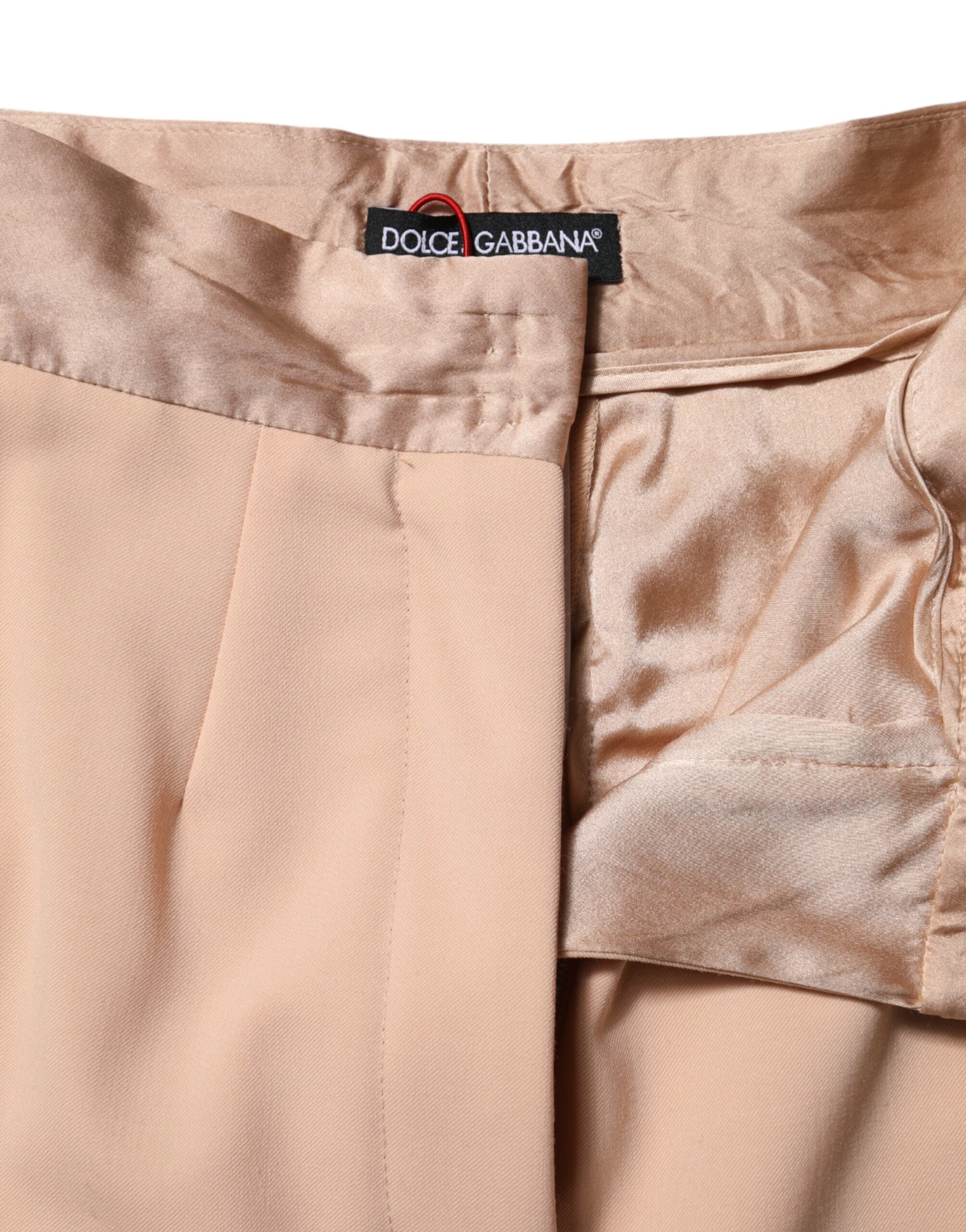 Pantalon beige en polyester Dolce & Gabbana, taille moyenne, coupe tapered, vue de face sur modèle.