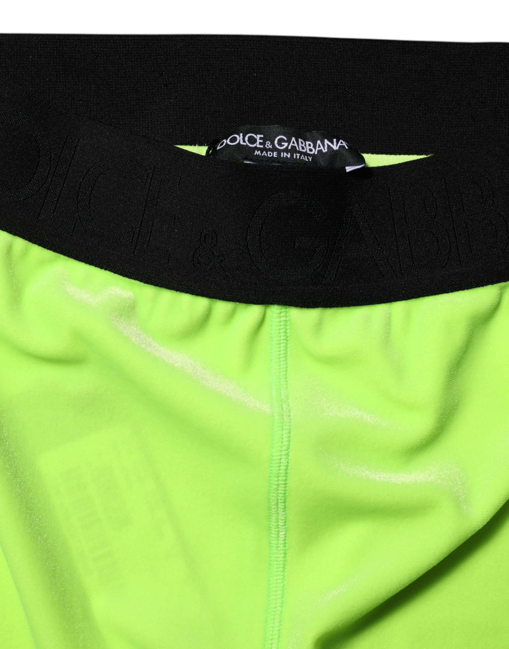 Leggings slim en nylon vert de Dolce & Gabbana, ajustés et modernes, visibles sur l'image.