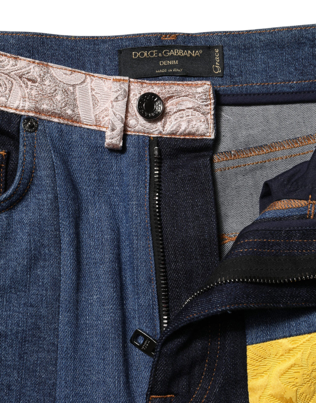 Jeans skinny en denim multicolore à patchwork de Dolce & Gabbana, avec détails colorés et coupe ajustée.