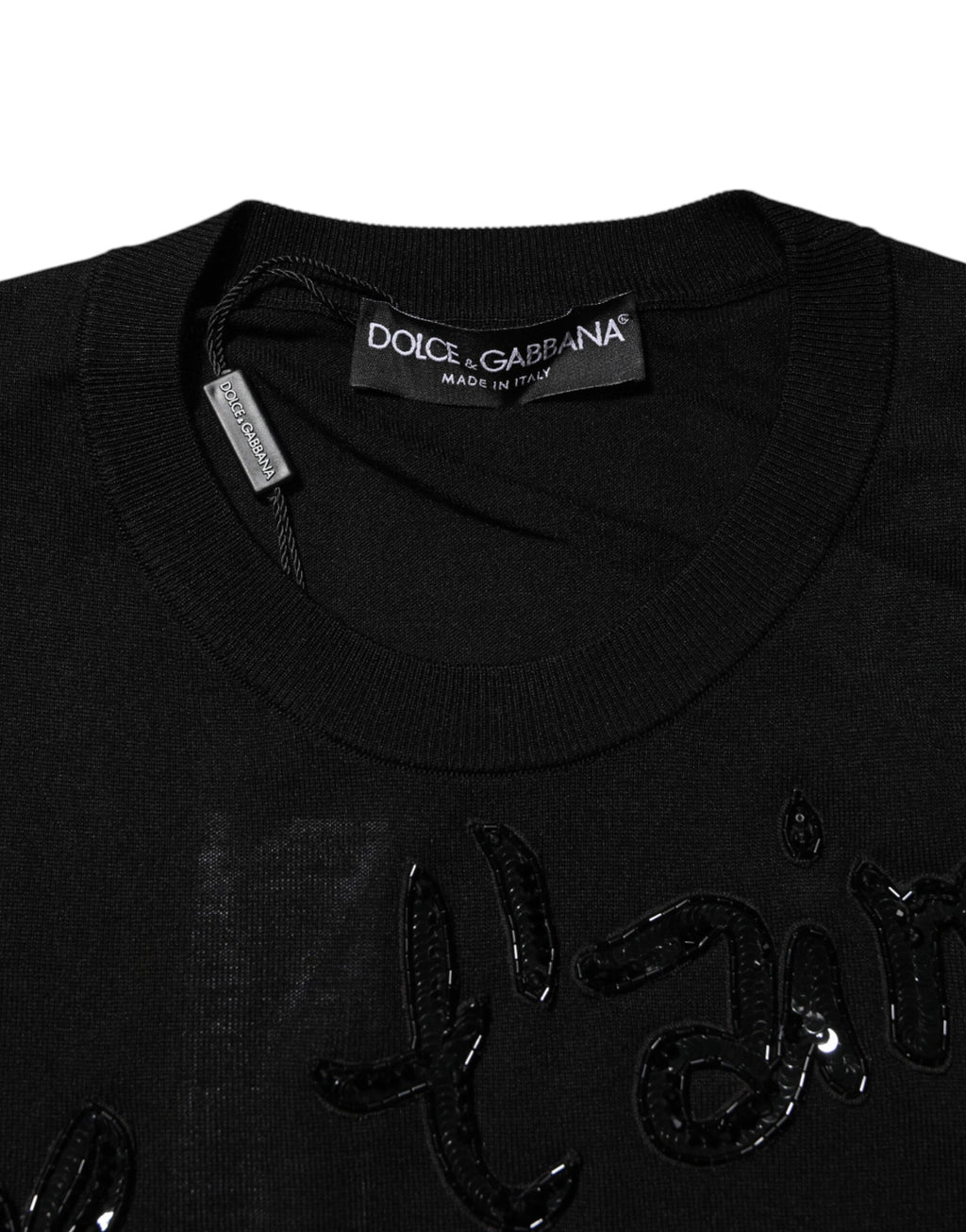 Blouse Dolce & Gabbana noire avec embellissements de sequins en forme de rose, élégante et sophistiquée.