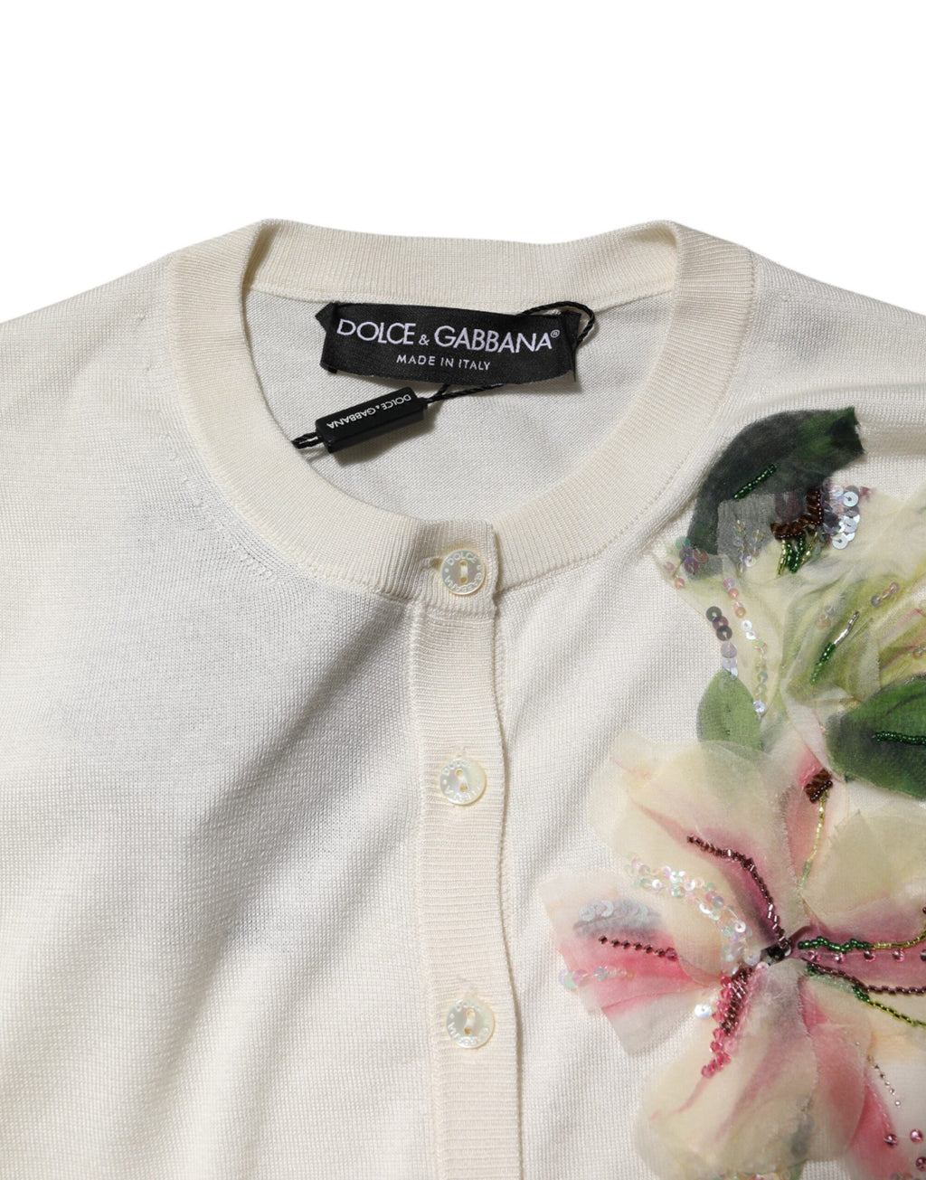 Cardigan en soie blanche Dolce & Gabbana avec boutons, motif de lys, pull élégant pour femme.