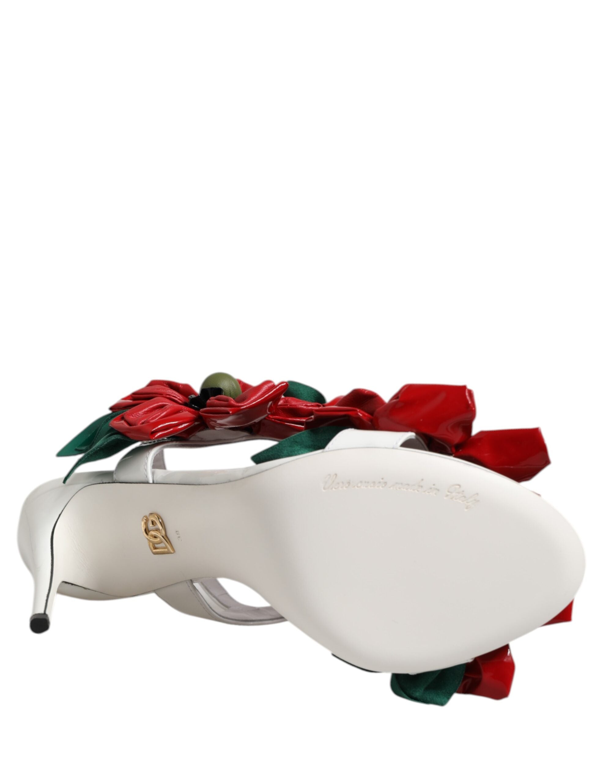 Sandales en cuir blanc Dolce & Gabbana avec détails floraux, semelle plate et design élégant pour femme.