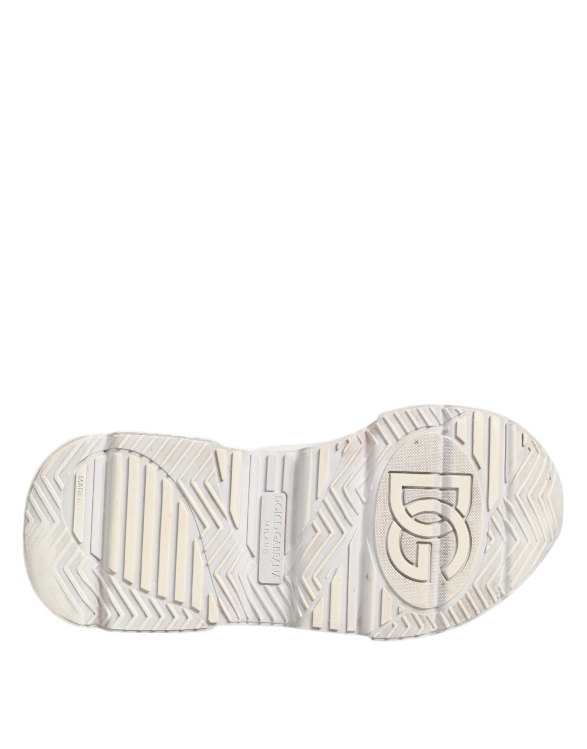 Chaussures sneakers en cuir de veau blanc Dolce & Gabbana DAYMASTER, vue en gros plan sur le dessus.