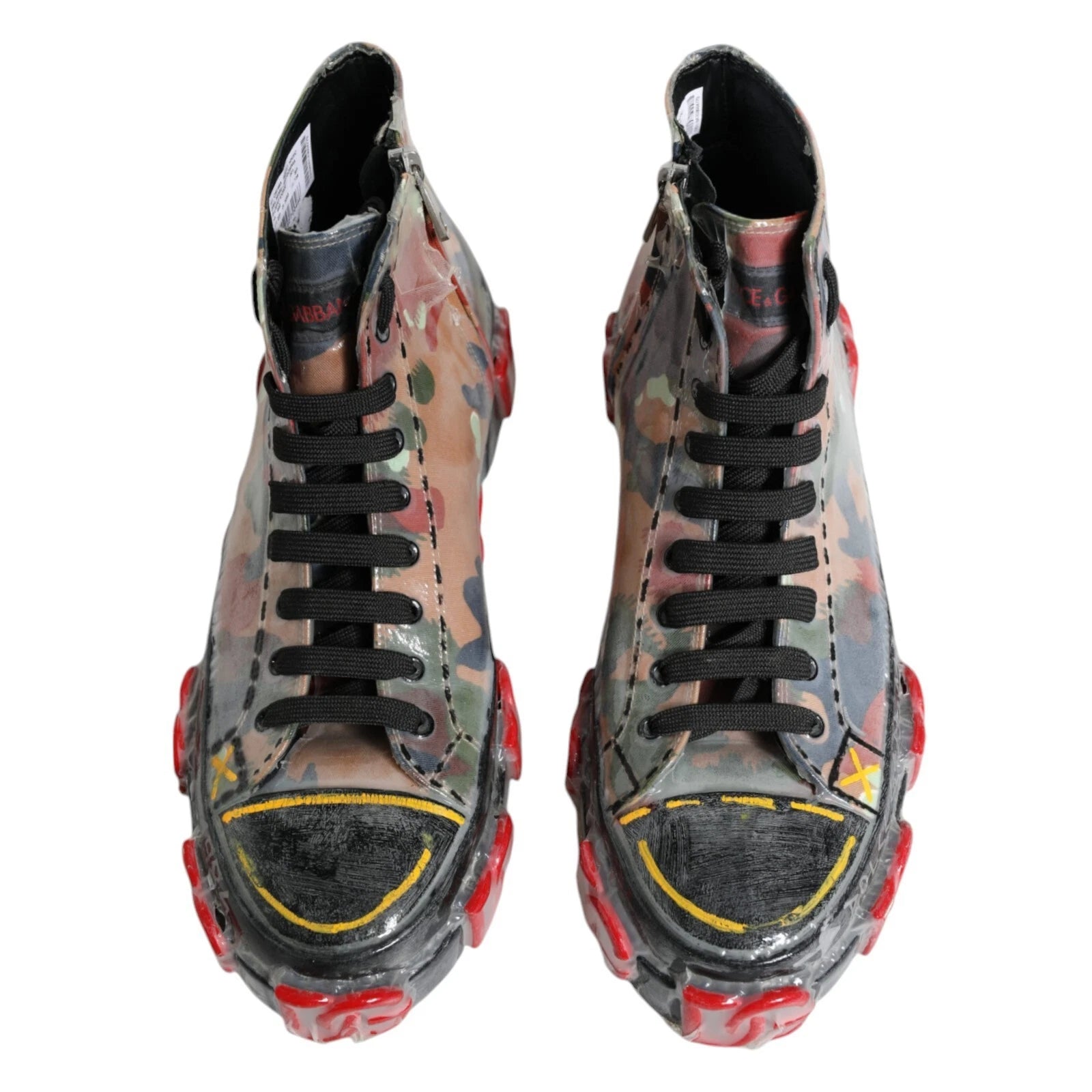 Chaussures sneakers montantes Dolce & Gabbana camouflage multicolore, style moderne, détails colorés, vue de face.