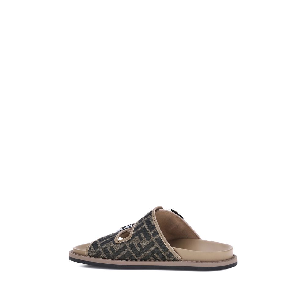 Sandales plates en cuir de veau marron Fendi Bos Taurus, style élégant et confortable pour femmes.