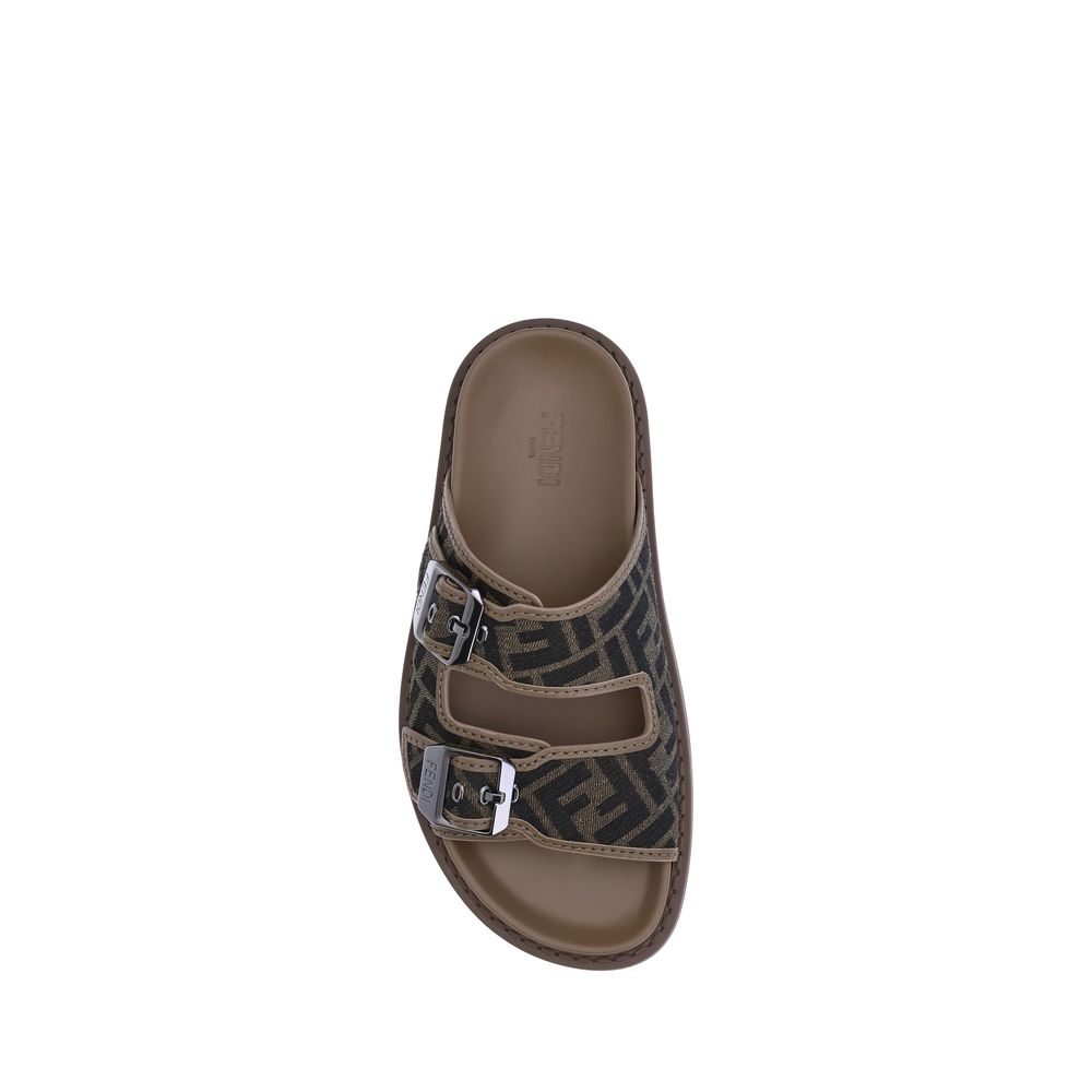 Sandales plates Fendi en cuir de veau brun Bos Taurus, style élégant et confortable, pour femme.