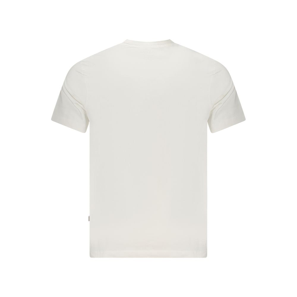 T-shirt blanc pour homme Guess Jeans en coton biologique, coupe classique, porté avec détails visibles.