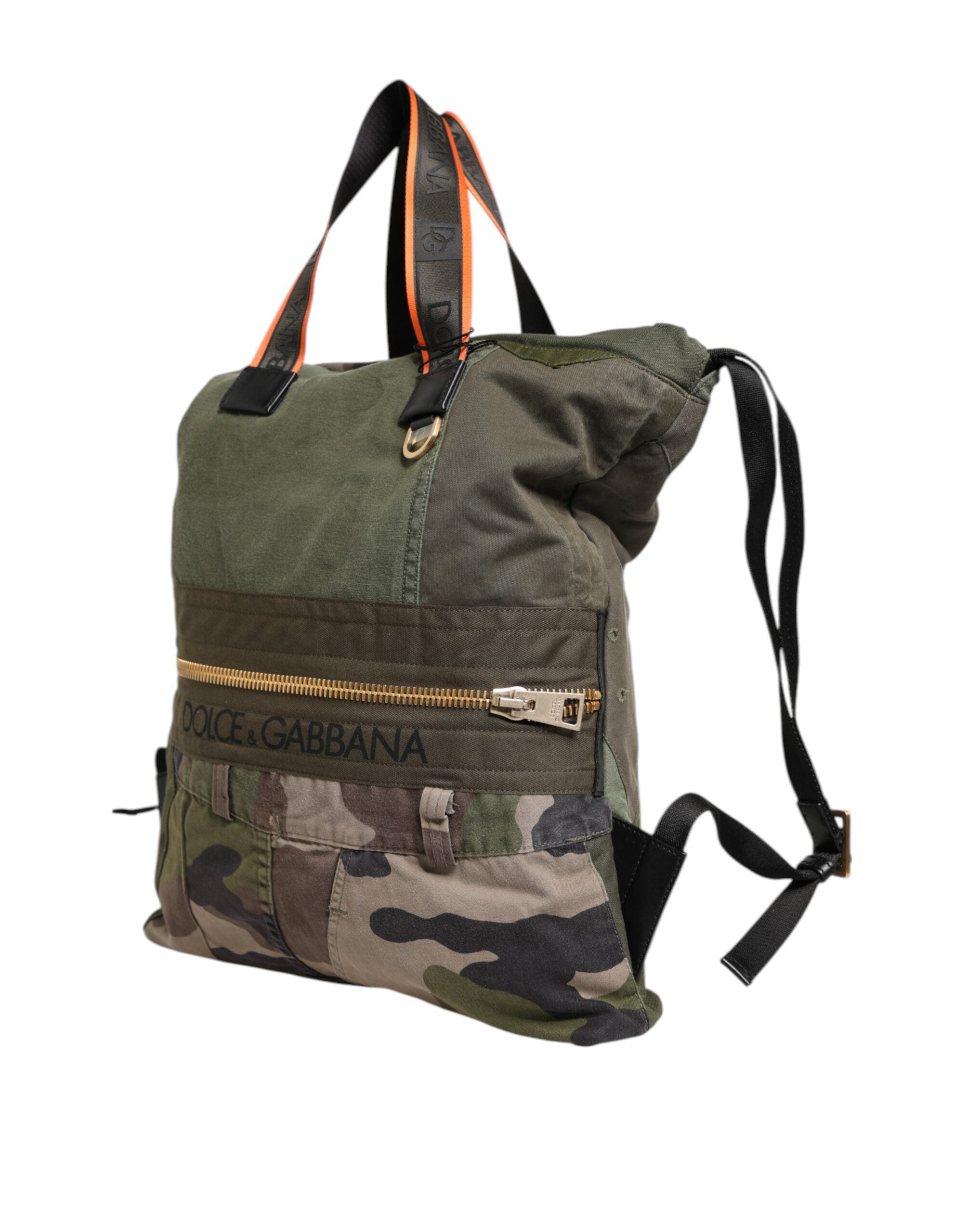 Sac à dos Dolce & Gabbana en vert militaire avec patchs, style rucksack, matériaux résistants, détails tendance.