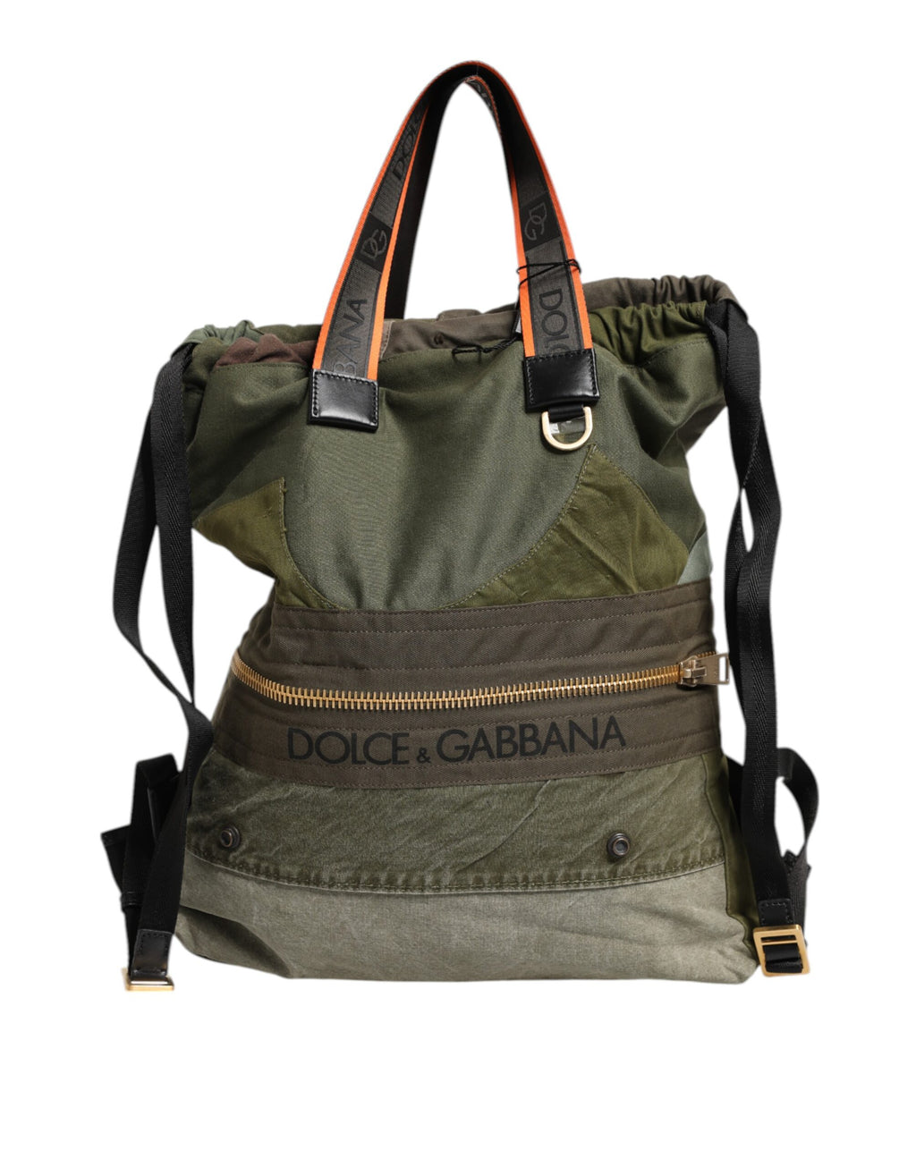 Sac à dos Dolce & Gabbana en vert militaire avec patchwork, style pratique et tendance, vue de face avec détails visibles.