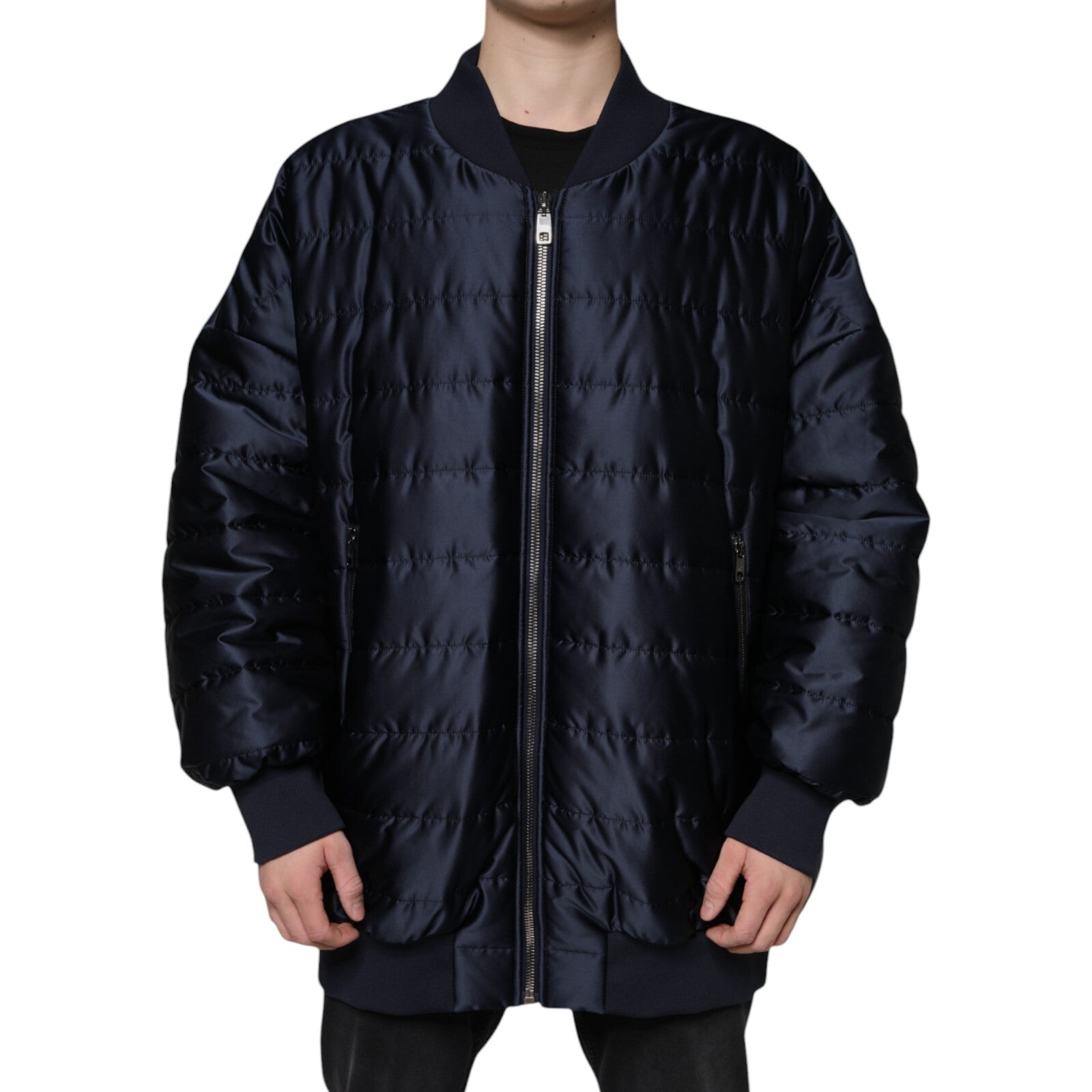 Veste bomber matelassée bleu foncé avec fermeture éclair complète de la marque Dolce & Gabbana, vue de face.