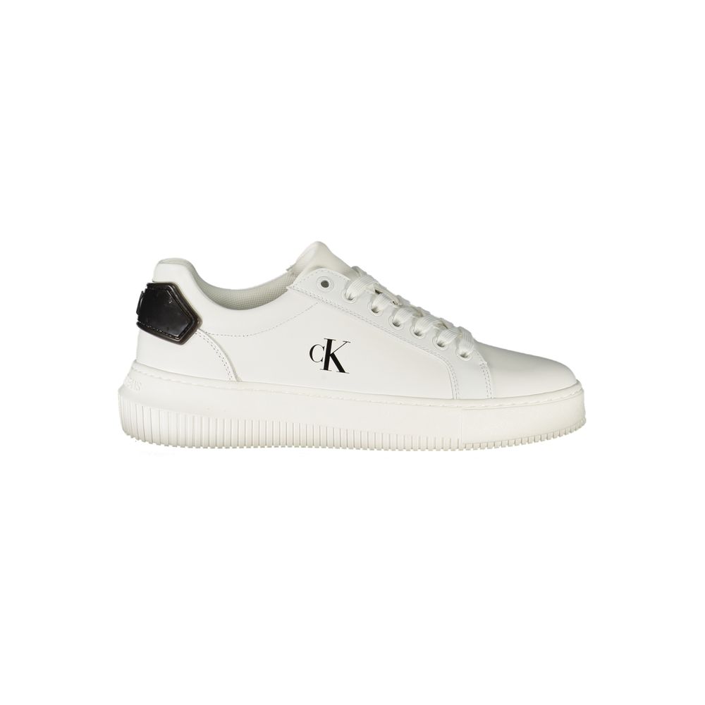 Sneakers pour femmes Calvin Klein en polyuréthane blanc, style décontracté, vues de côté.