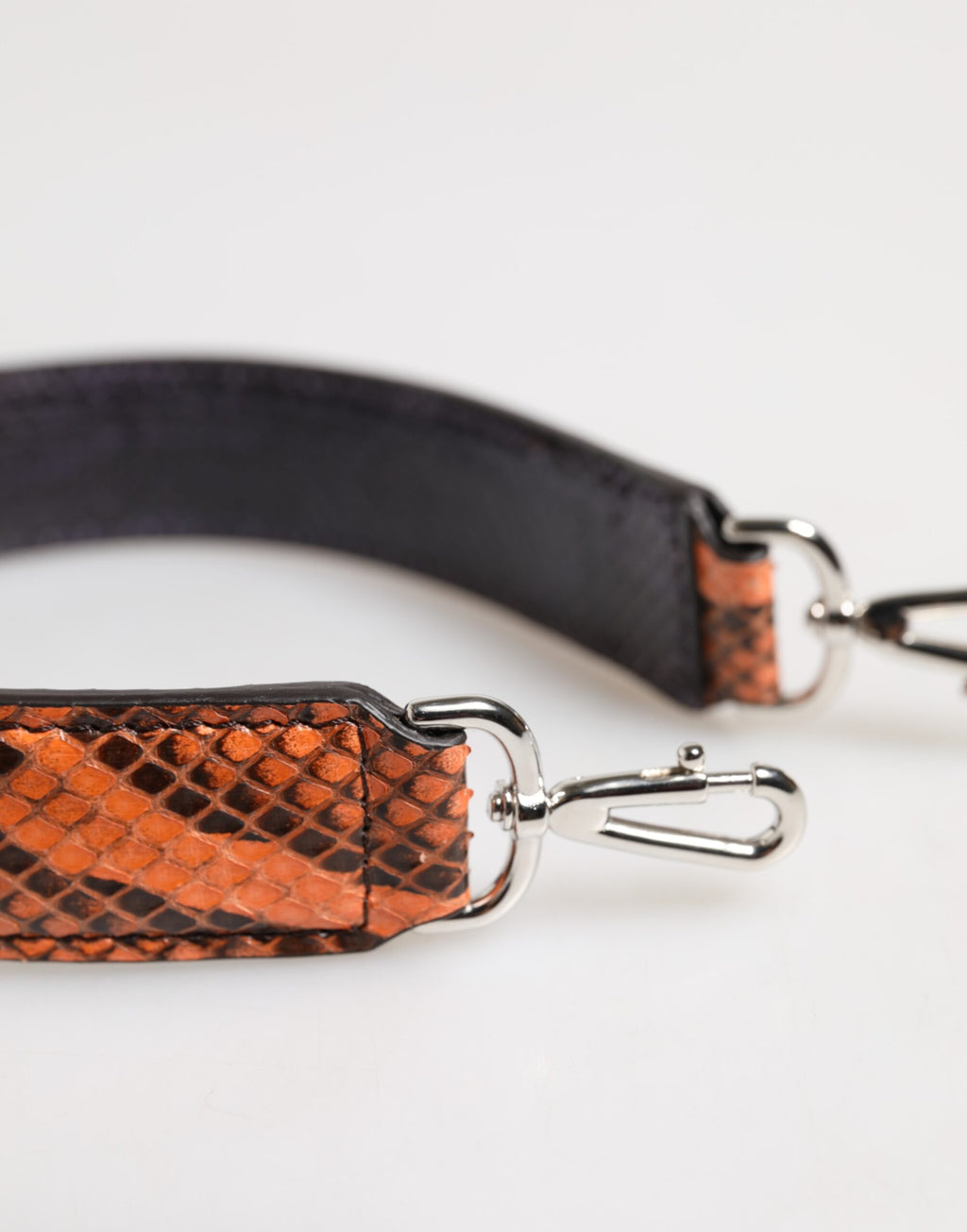 Sangle d'épaule en cuir exotique orange Dolce & Gabbana pour sac à main, détails en cuir luxueux et design élégant.