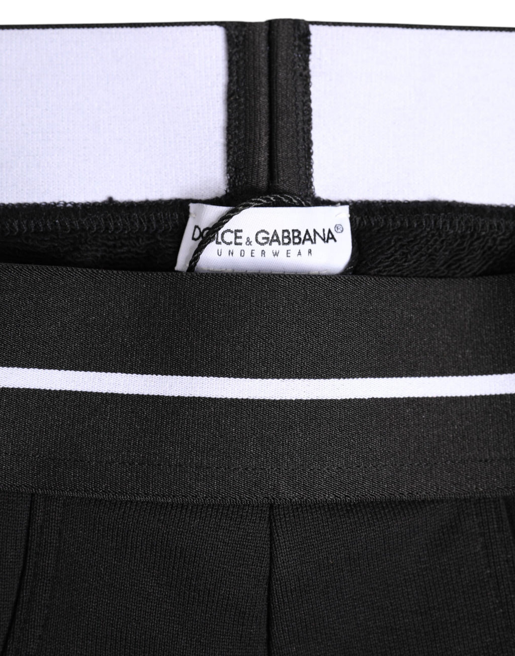 Sous-vêtements Dolce & Gabbana en coton noir, slip régulier stretch, visible sur l'image avec une coupe classique et confortable.