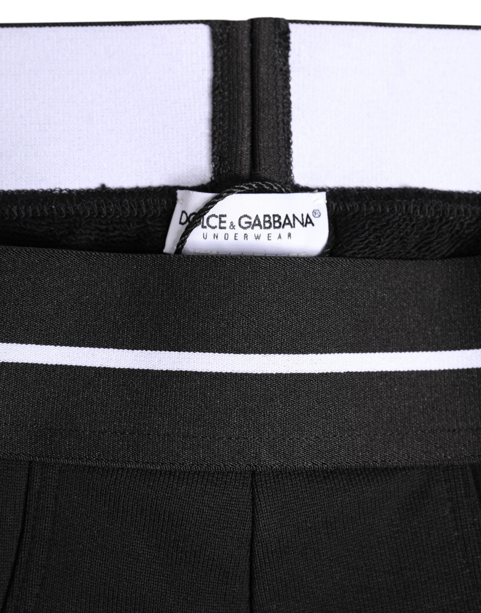 Sous-vêtements Dolce & Gabbana en coton noir, slip régulier stretch, visible sur l'image avec une coupe classique et confortable.