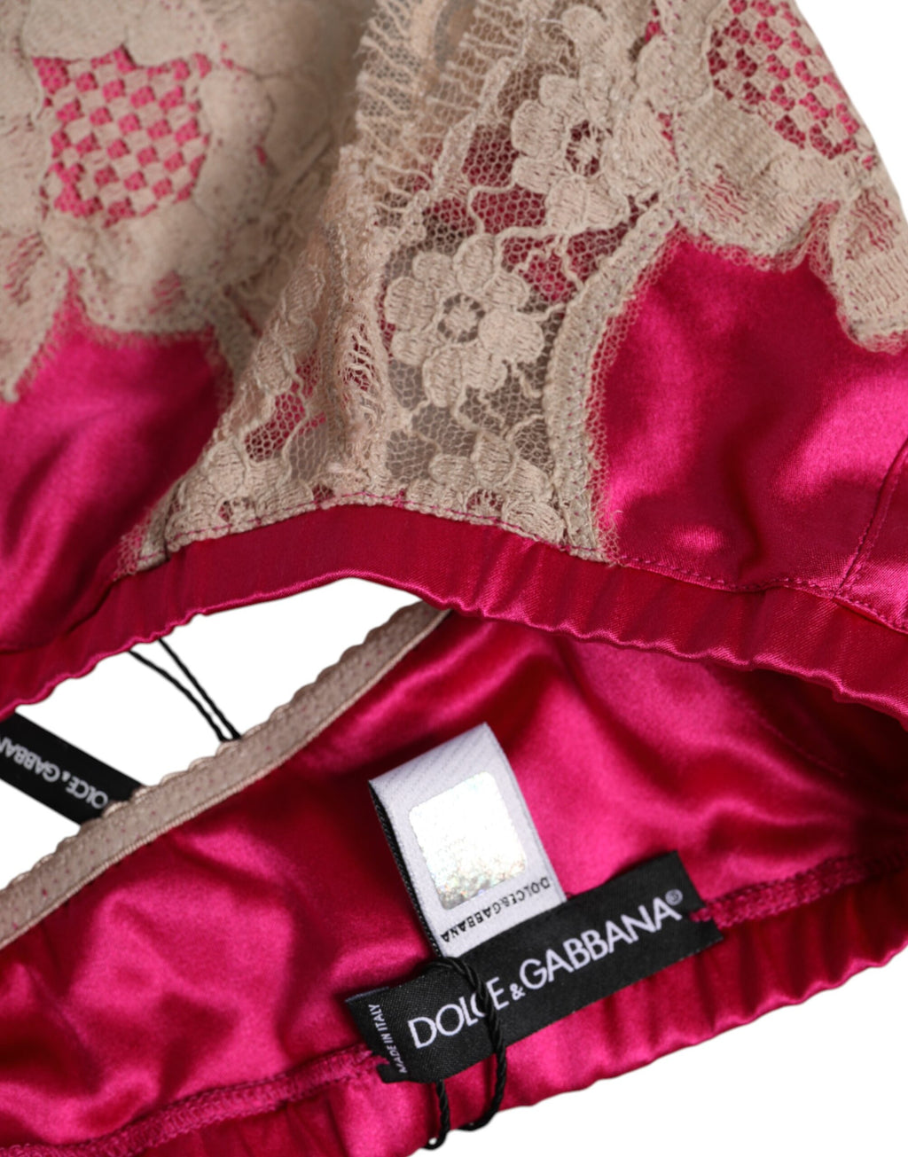 Soutien-gorge en soie Dolce & Gabbana à fleurs magenta, dentelle fine, sans armatures, lingerie élégante et raffinée.