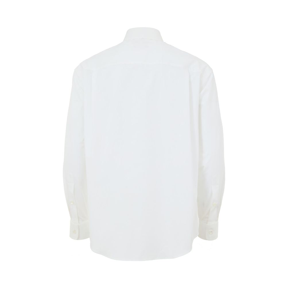 Chemise blanche en coton de la marque Gucci, élégante et classique, avec col boutonné et manches longues.