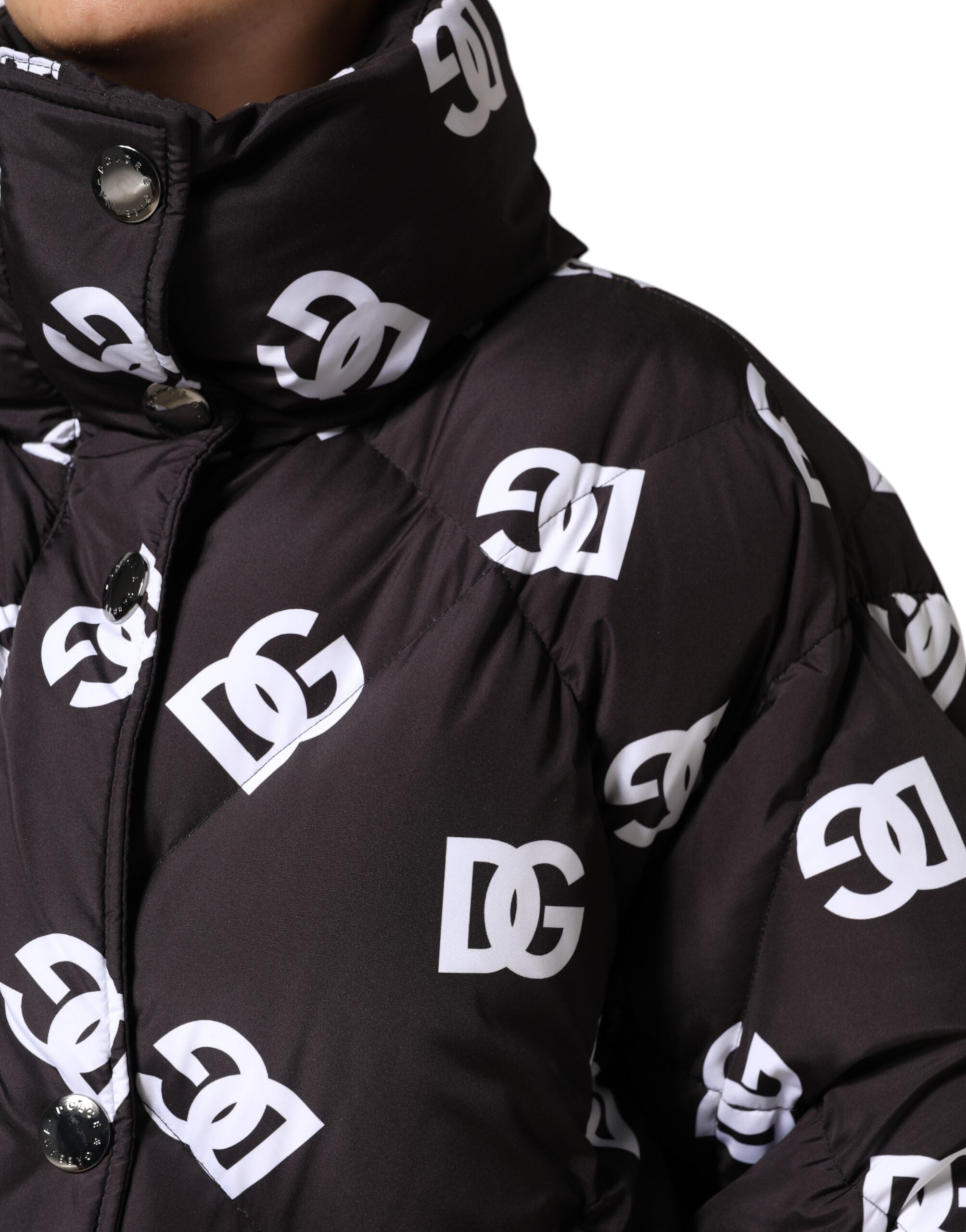 Manteau long matelassé noir Dolce & Gabbana DG Mania Puffer, veste chic avec col montant et couture élégante.