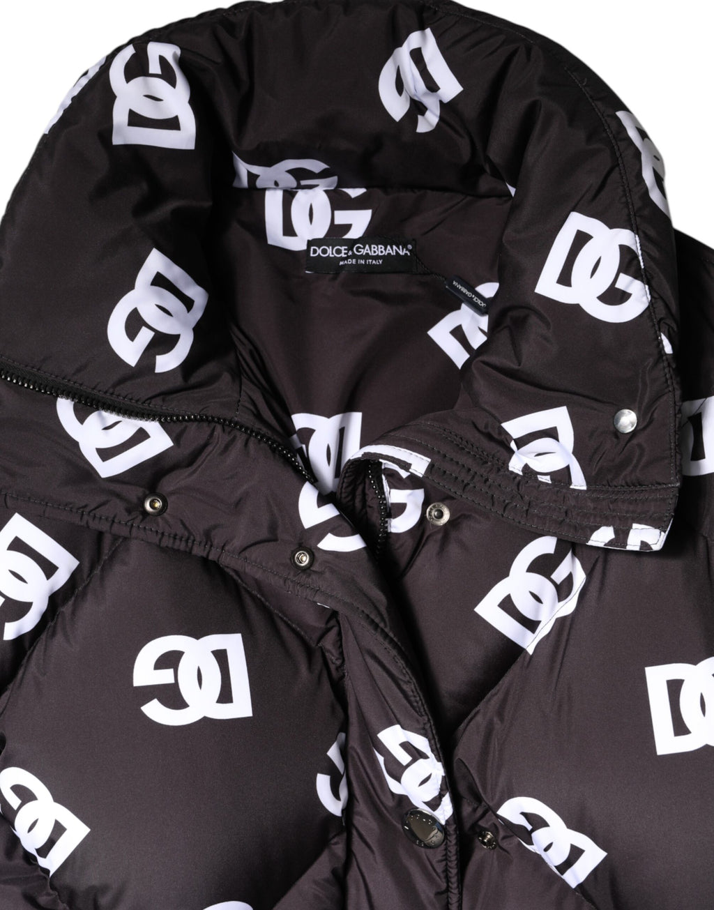 Veste longue matelassée noire Dolce & Gabbana DG Mania Puffer avec col montant et coupe élégante, design chaud et tendance.