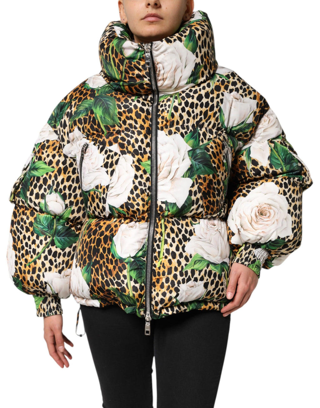 Veste matelassée Dolce & Gabbana à motifs léopard multicolores et roses, style chaud et tendance.