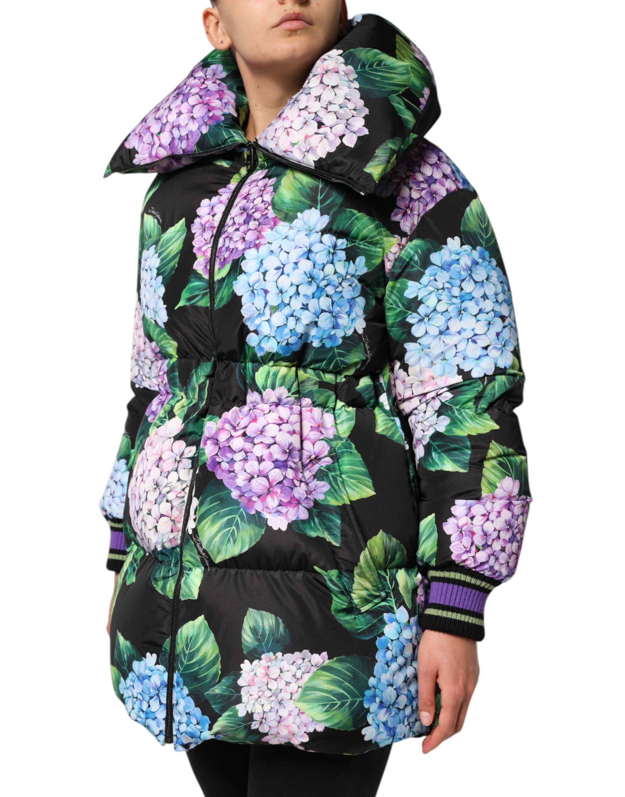 Veste matelassée Dolce & Gabbana à imprimé floral multicolore, style puffer, chaud et tendance pour femme.