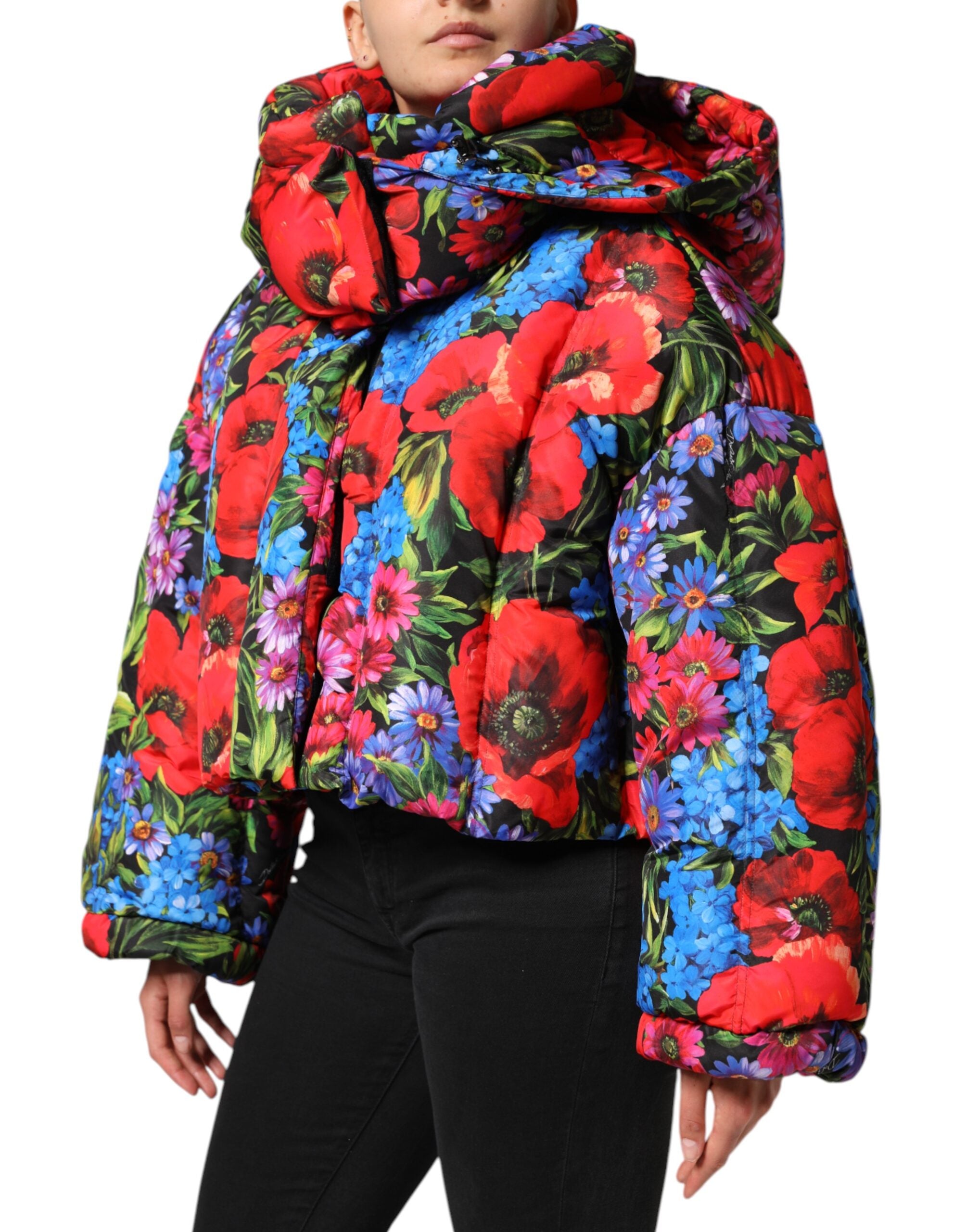 Doudoune à capuche Dolce & Gabbana avec motif floral multicolore, coupe rembourrée et tendance pour femmes.