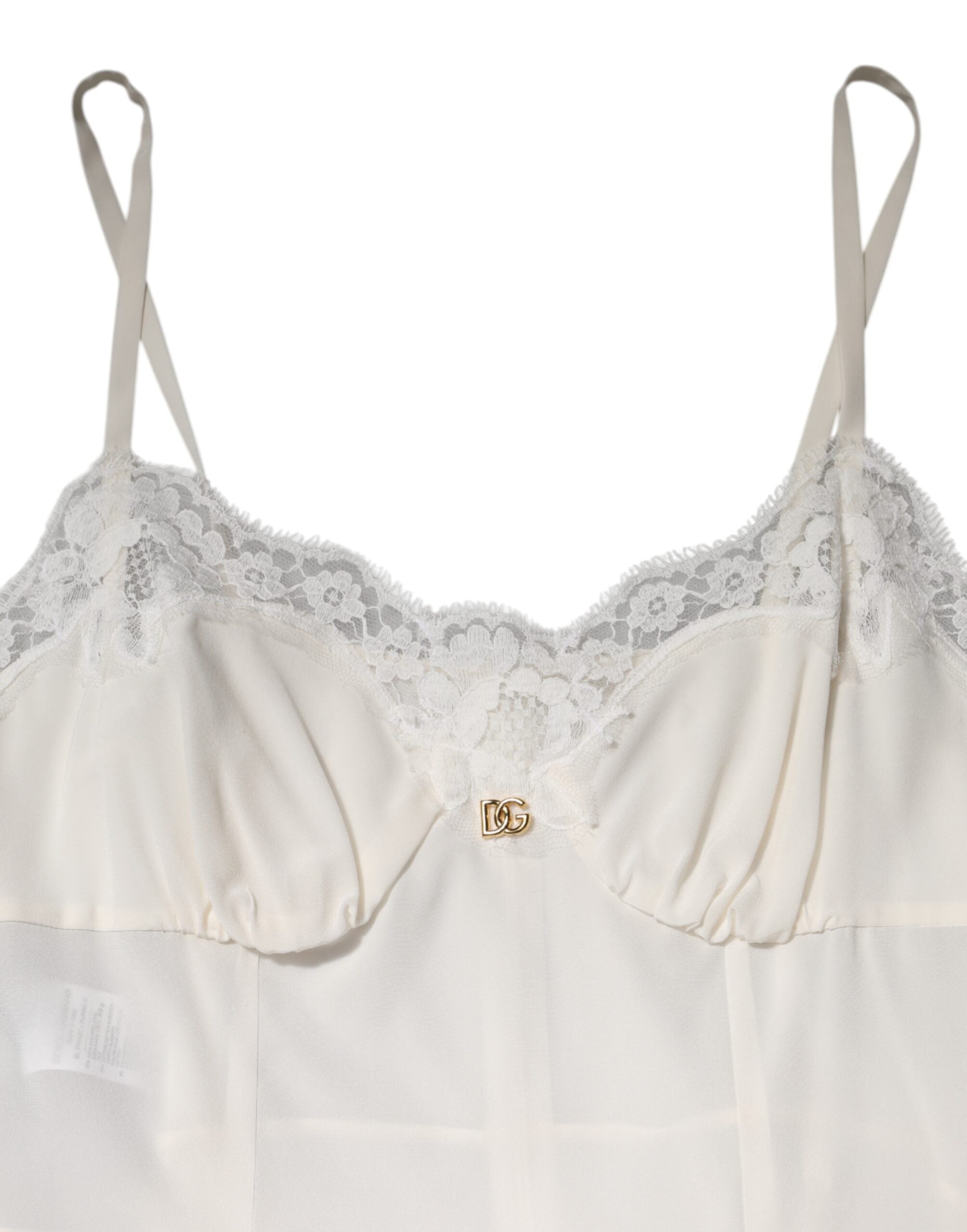 Robe de nuit en soie blanche avec dentelle et logo en or Dolce & Gabbana, élégante et raffinée.