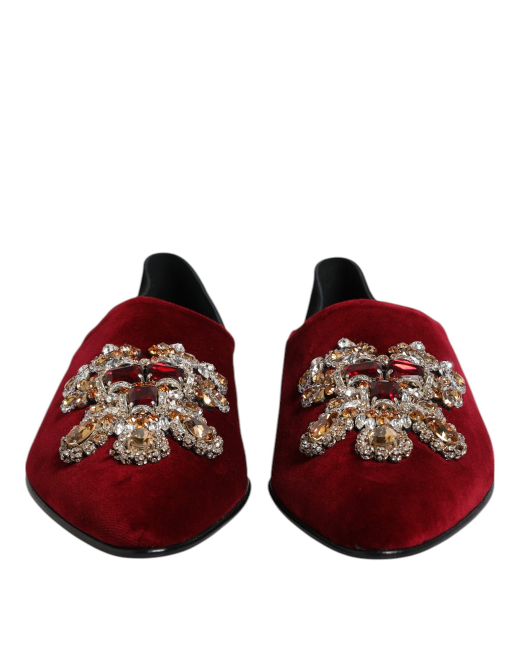 Chaussures Dolce & Gabbana en velours noir et rouge avec embellissements, style slip-on élégante et sophistiquée.