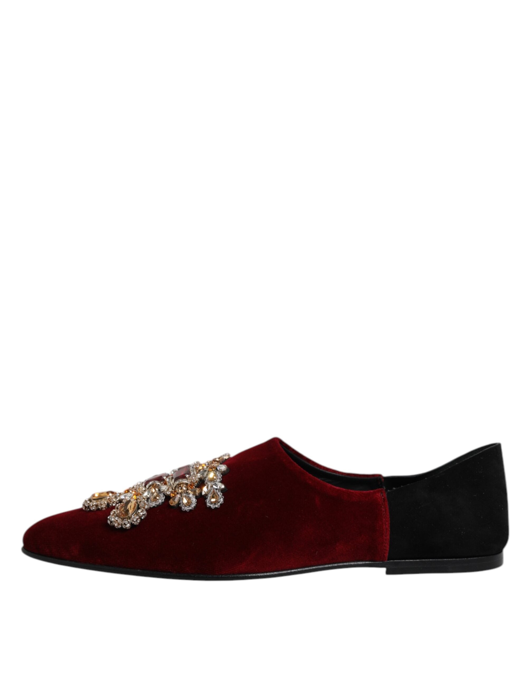 Chaussures Dolce & Gabbana en velours noir et rouge avec embellissements, style slip-on élégante et sophistiquée.
