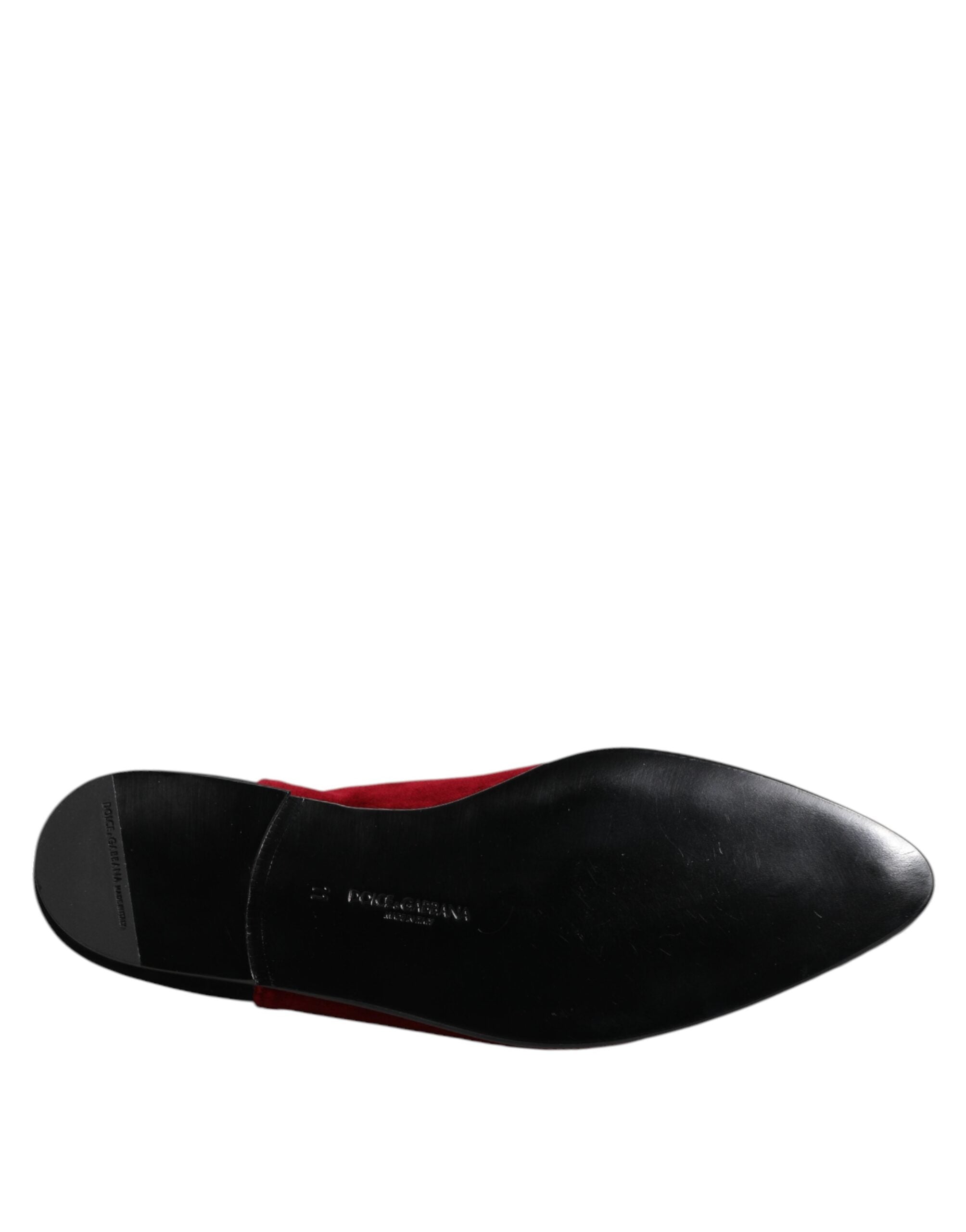 Chaussures slip-on Dolce & Gabbana en velours noir et rouge avec embellissements élégants, pour un style sophistiqué.