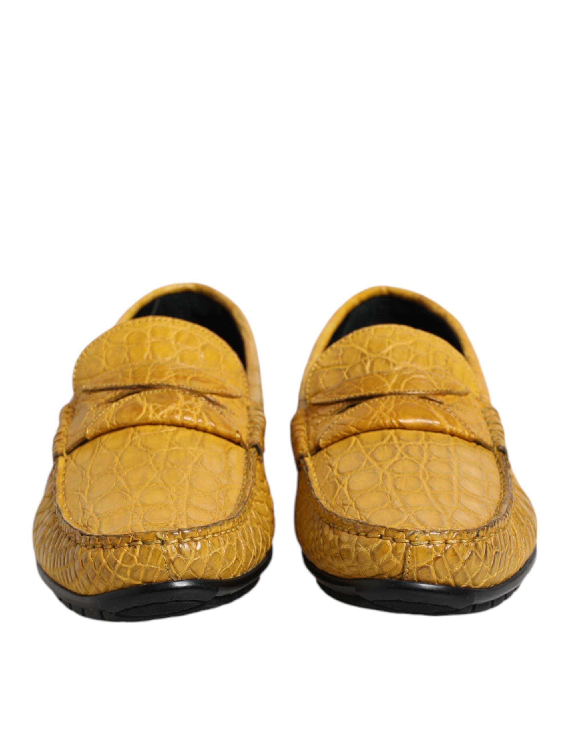Mocassins Dolce & Gabbana en cuir exotique jaune, chaussons à enfiler élégants, vue de face sur fond neutre.