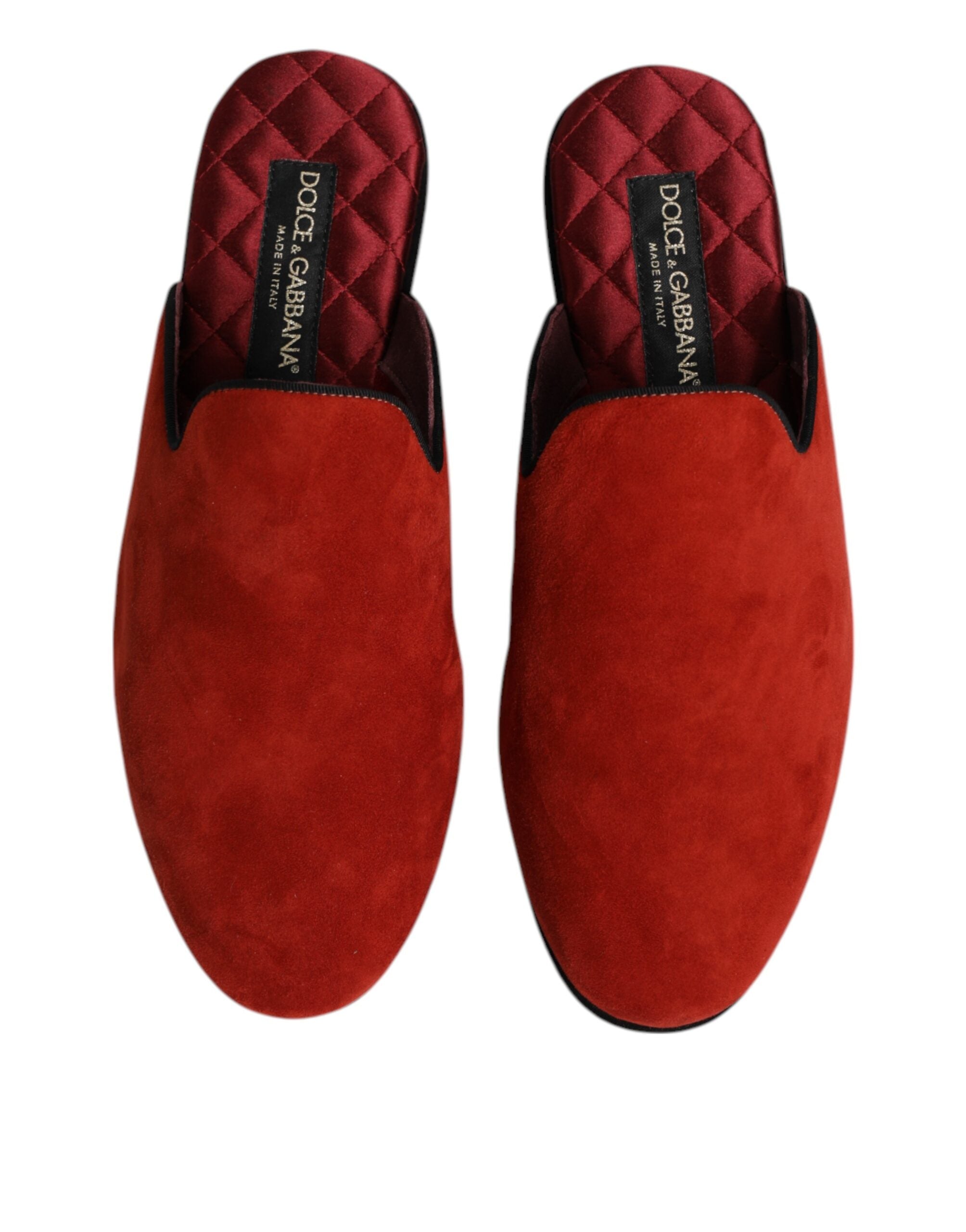 Chaussures Dolce & Gabbana en daim orange, slippers plates et confortables, pieds visibles dans l'image.