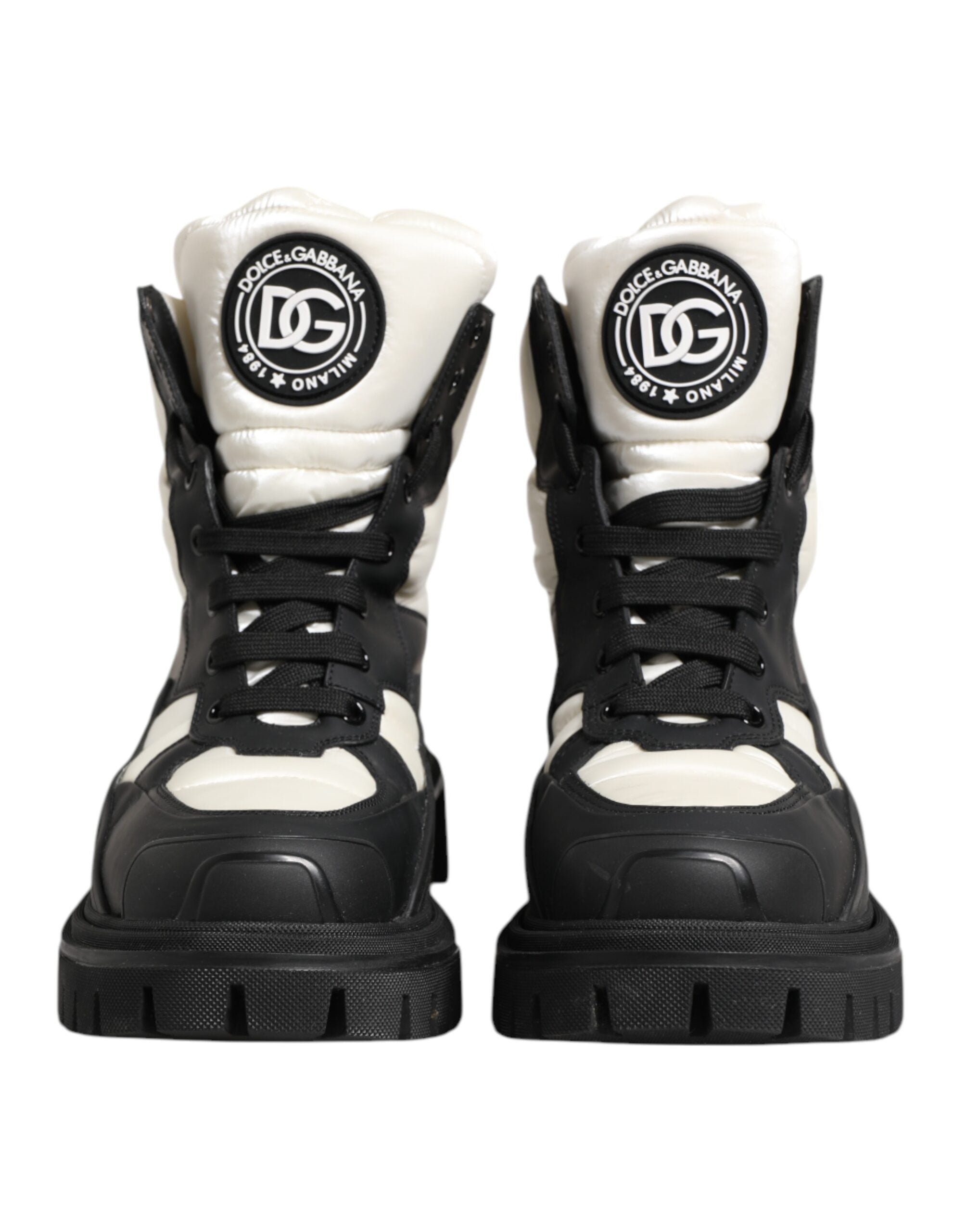 Bottes courtes noires et blanches Dolce & Gabbana en dentelle rembourrée avec lacets, style élégant et moderne.