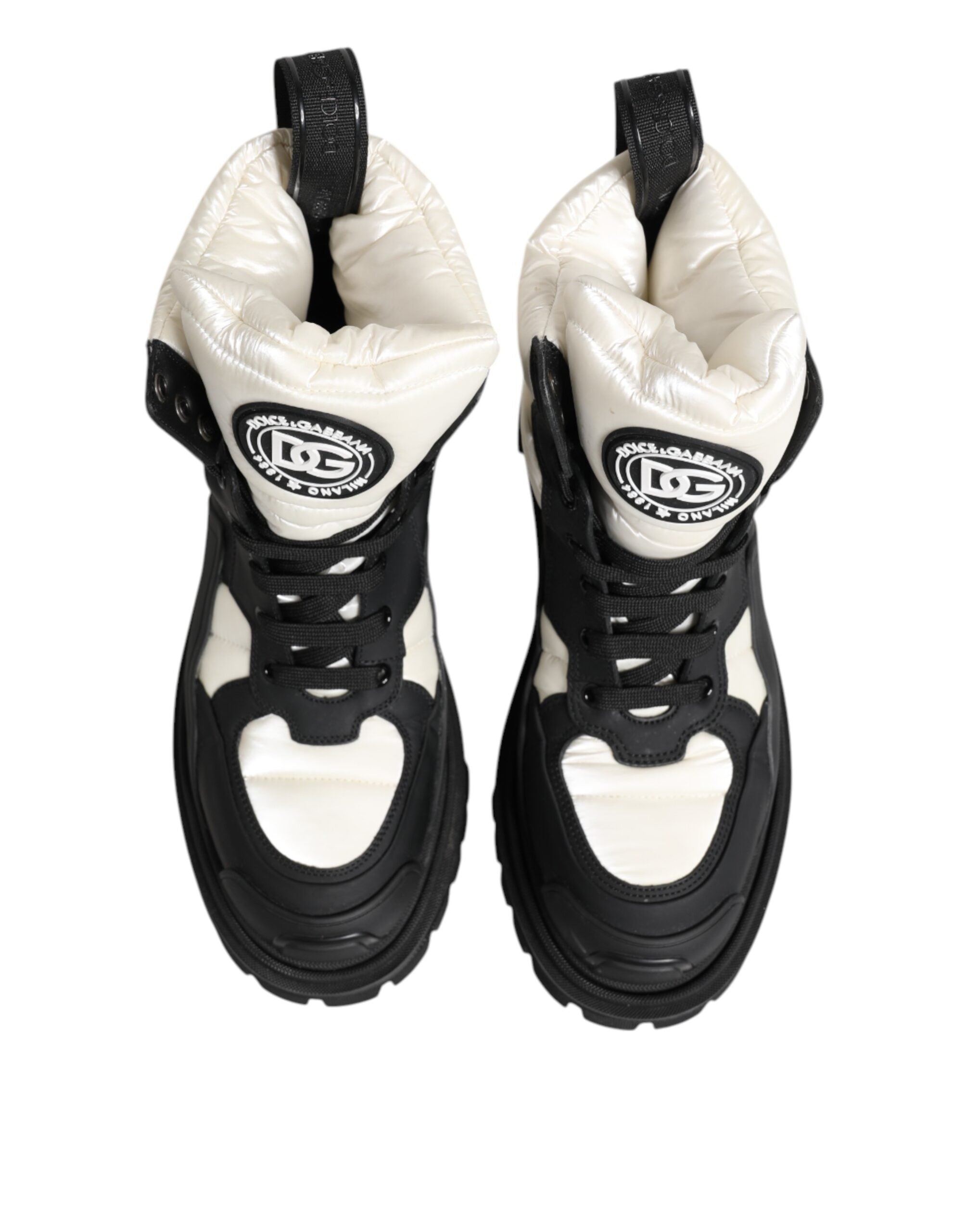 Bottes courtes Dolce & Gabbana noires et blanches en dentelle rembourrée avec lacets, style élégant et moderne.