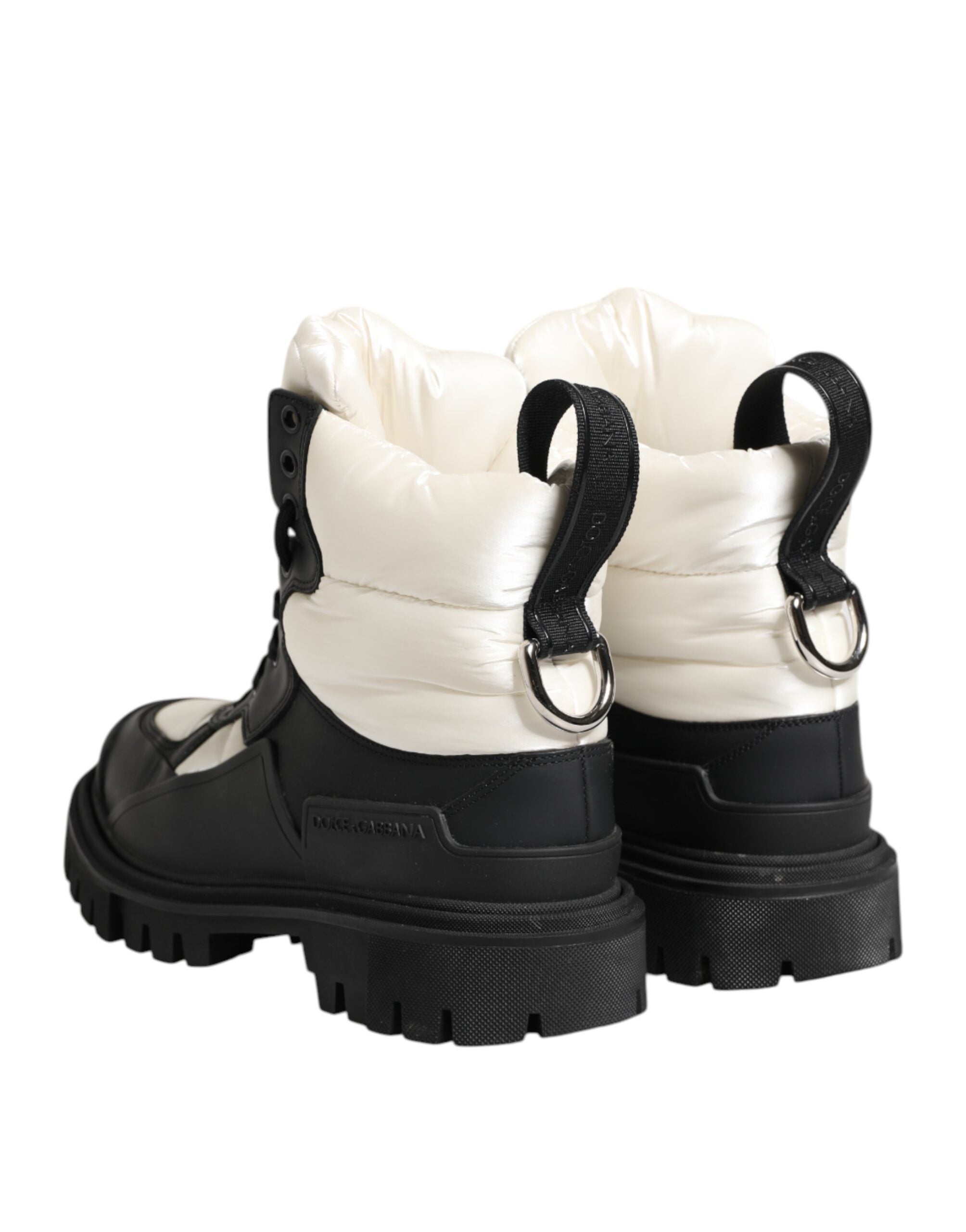 Chaussures bottines courtes Dolce & Gabbana noires et blanches en dentelle rembourrée avec lacets, vue de face.