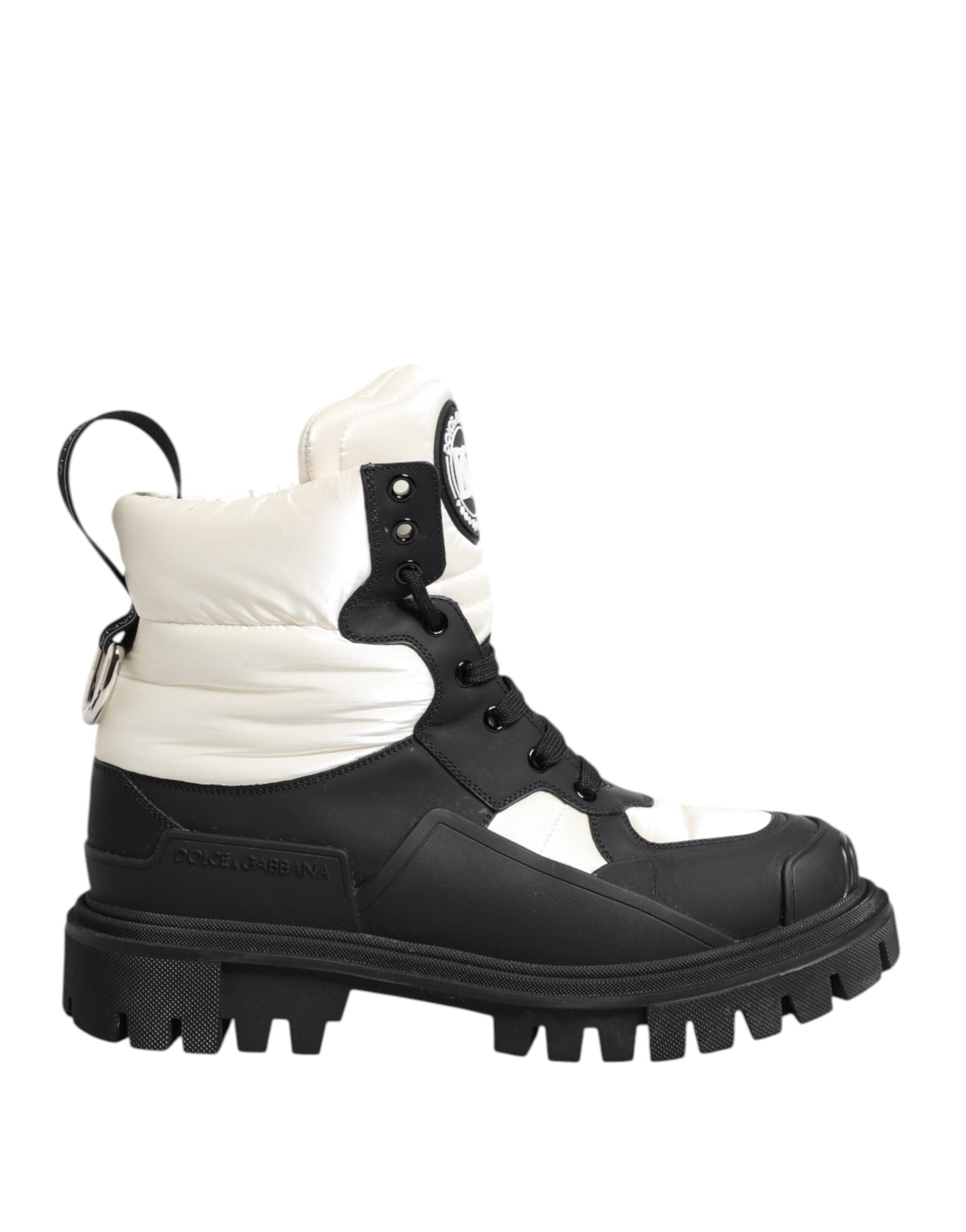 Bottes courtes rembourrées Dolce & Gabbana en noir et blanc avec lacets, style élégant et moderne.