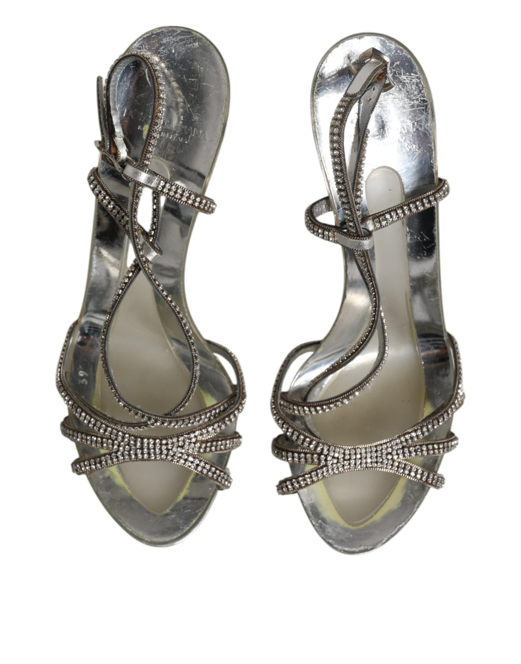 Sandales à talons Dolce & Gabbana argentées avec bride à la cheville et strass, chaussures élégantes pour femmes.