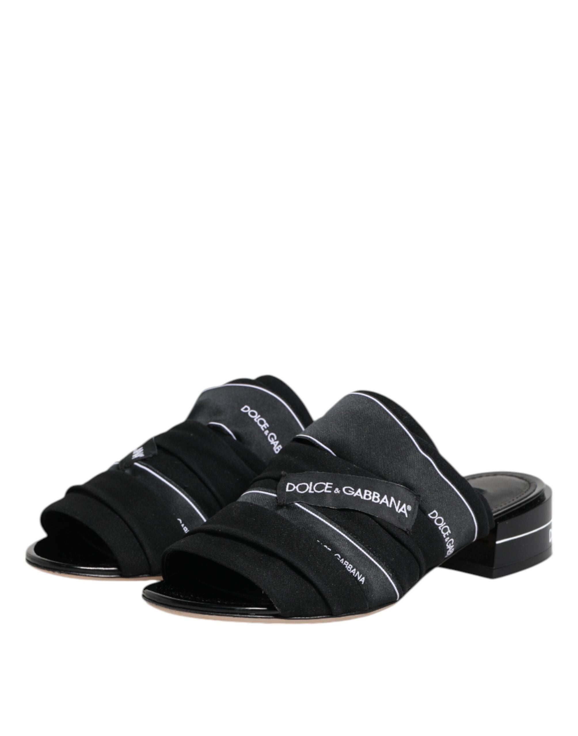 Sandales Dolce & Gabbana noires à enfiler, chaussures élégantes avec surface lisse et design minimaliste pour femmes.