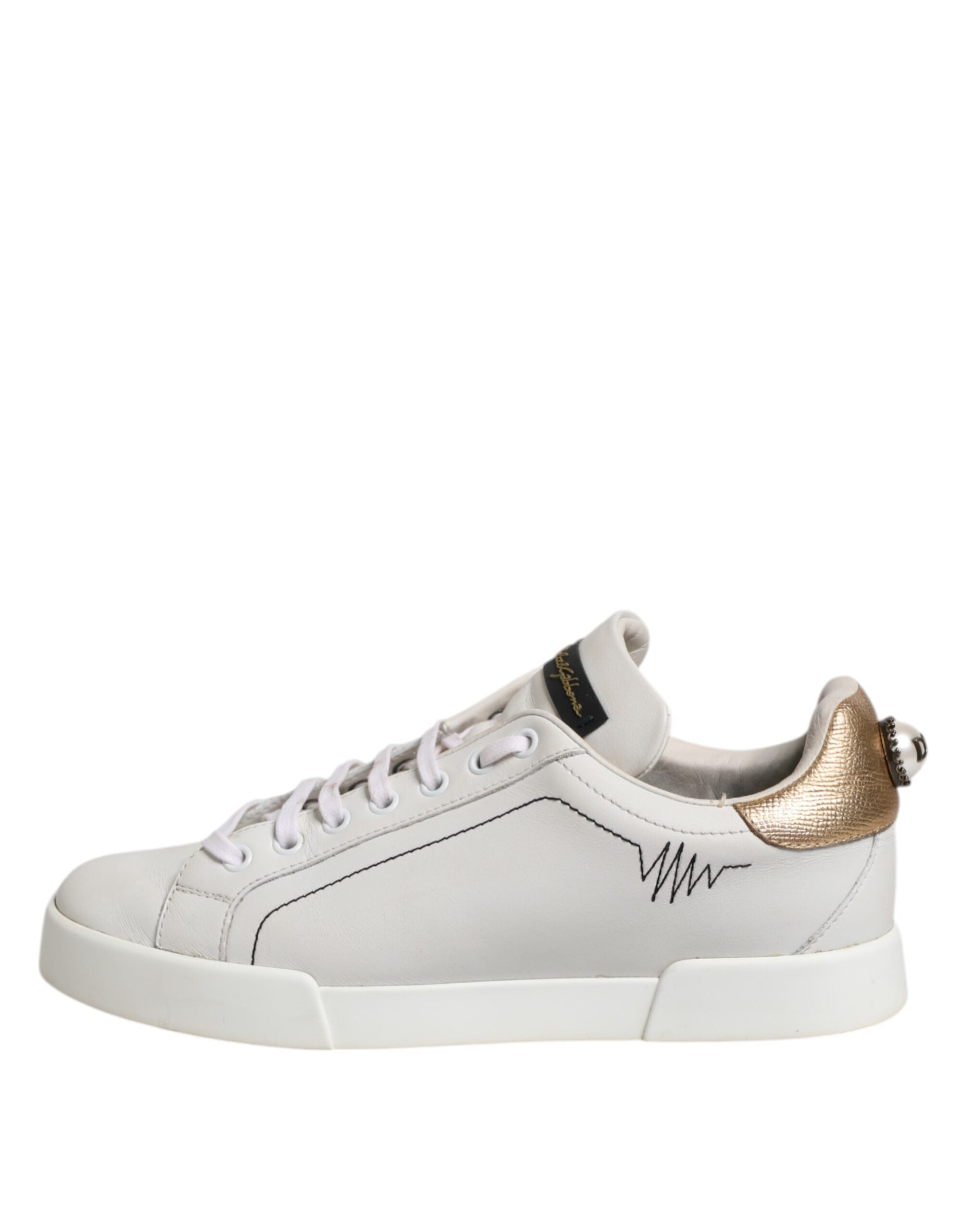 Chaussures sneakers basses en cuir blanc et or Dolce & Gabbana, style élégant et moderne, visibles de face avec détails métalliques
