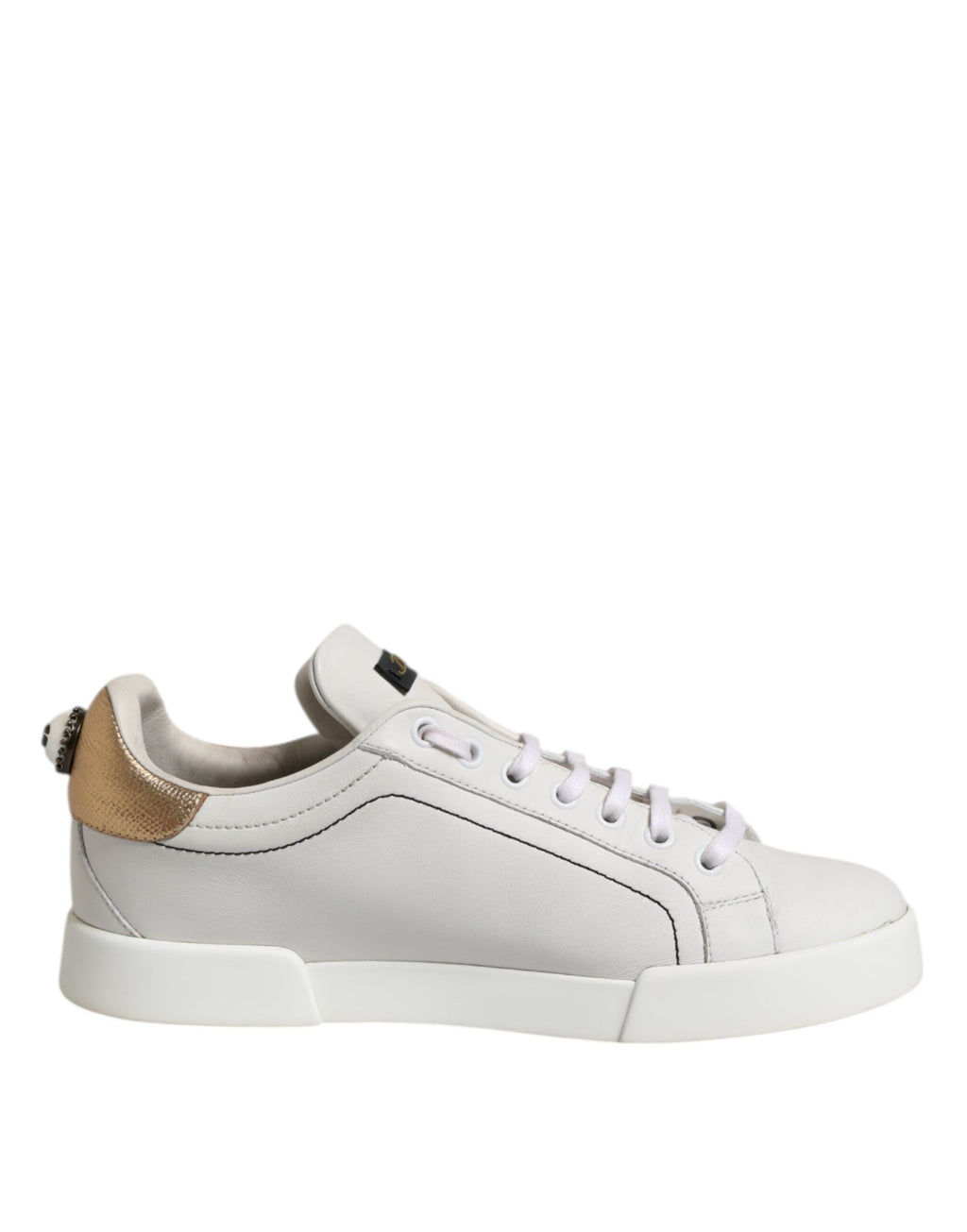 Chaussures sneakers basses en cuir blanc et or Dolce & Gabbana, vue de côté, avec semelle blanche et détails élégants