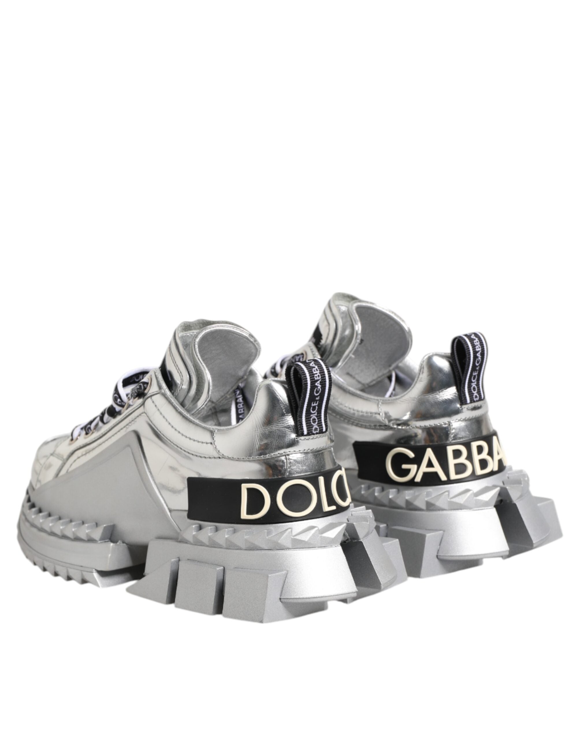 Chaussures sneakers Dolce & Gabbana Super Queen en cuir argenté avec semelle blanche et design élégant.